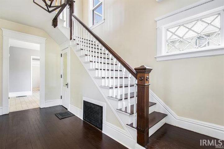 913 Lincolnway East
