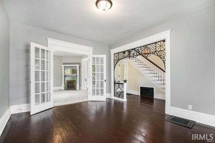 913 Lincolnway East