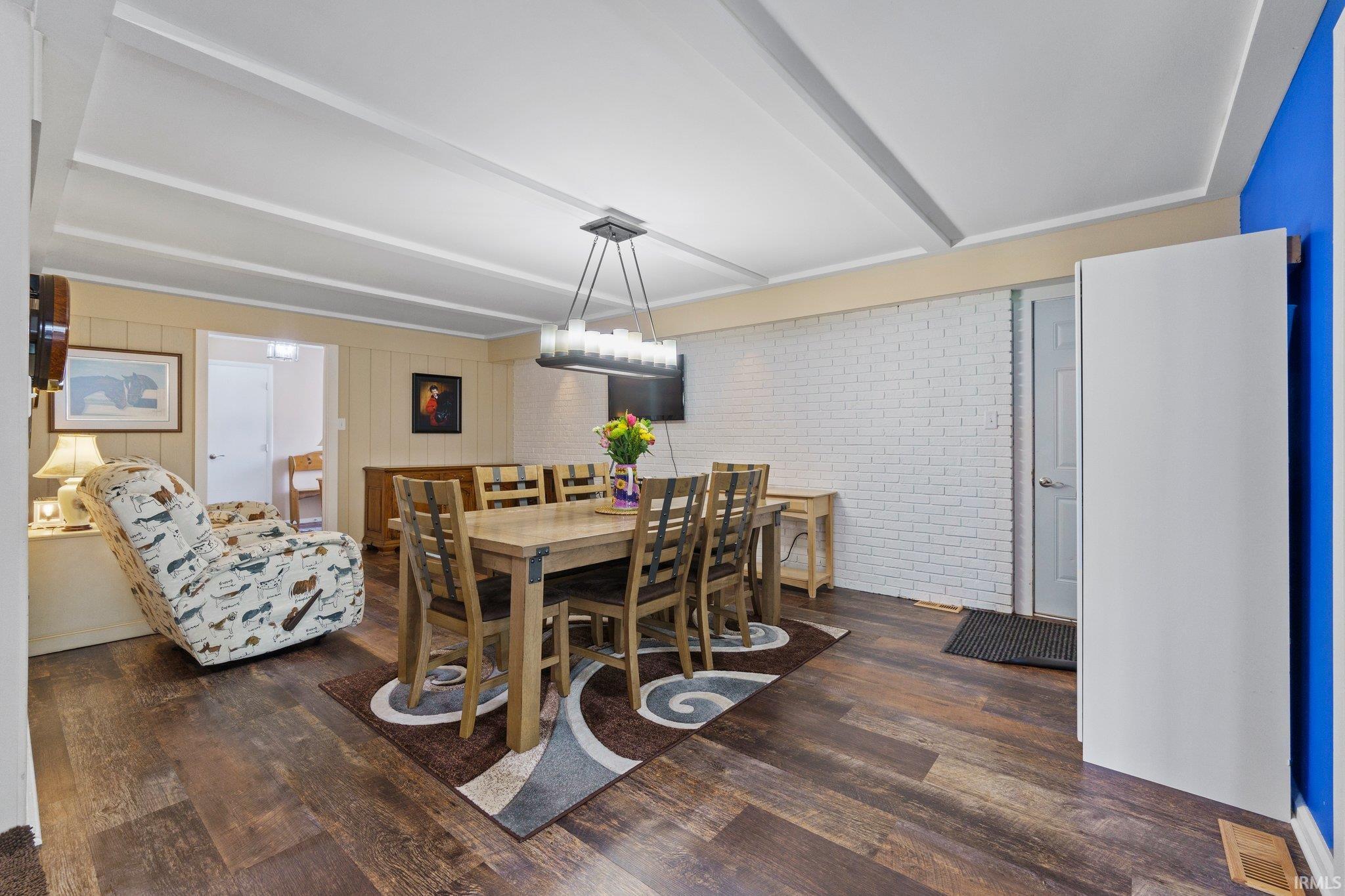 10607 Pine Mills