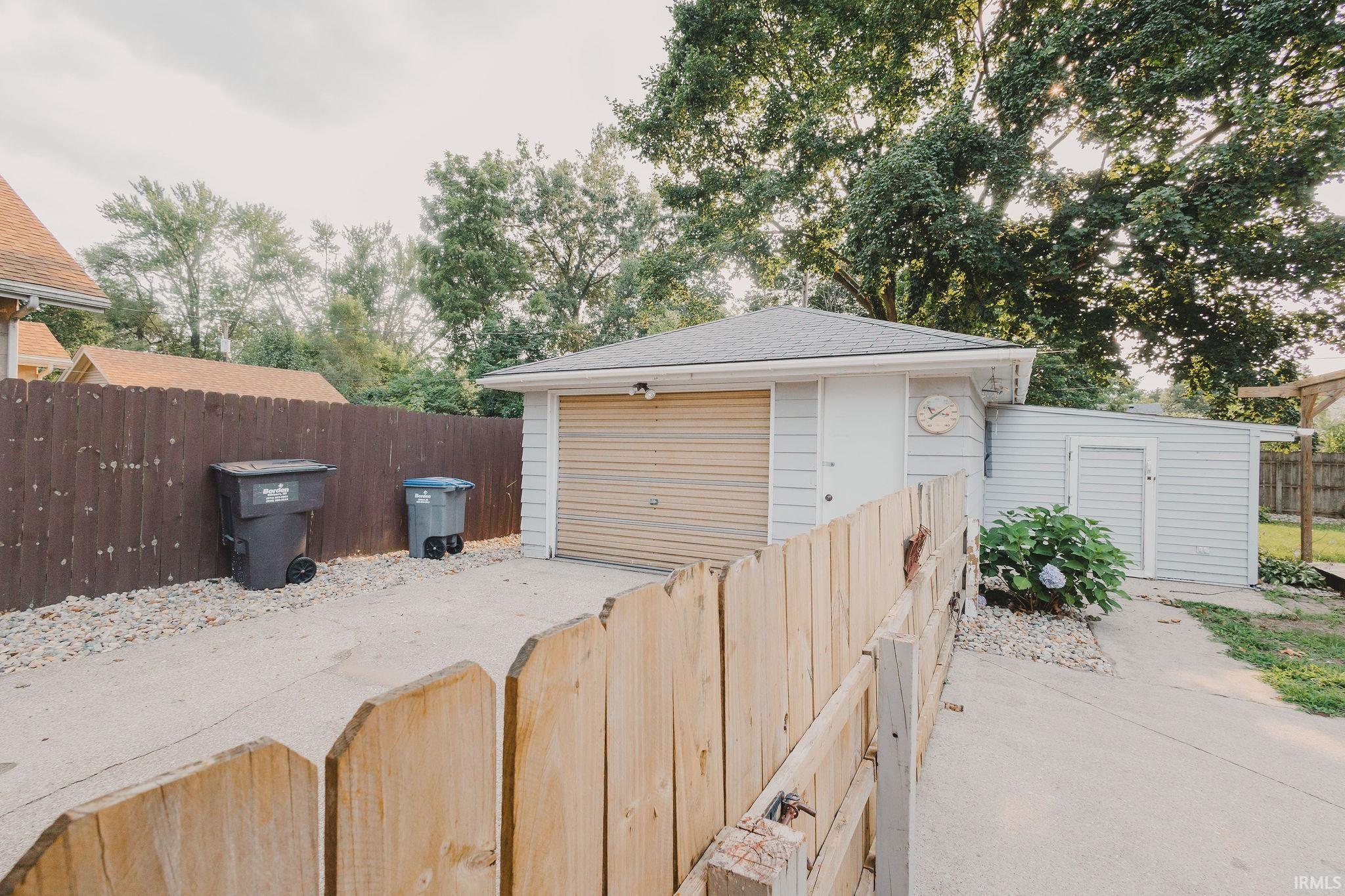 209 Crescent