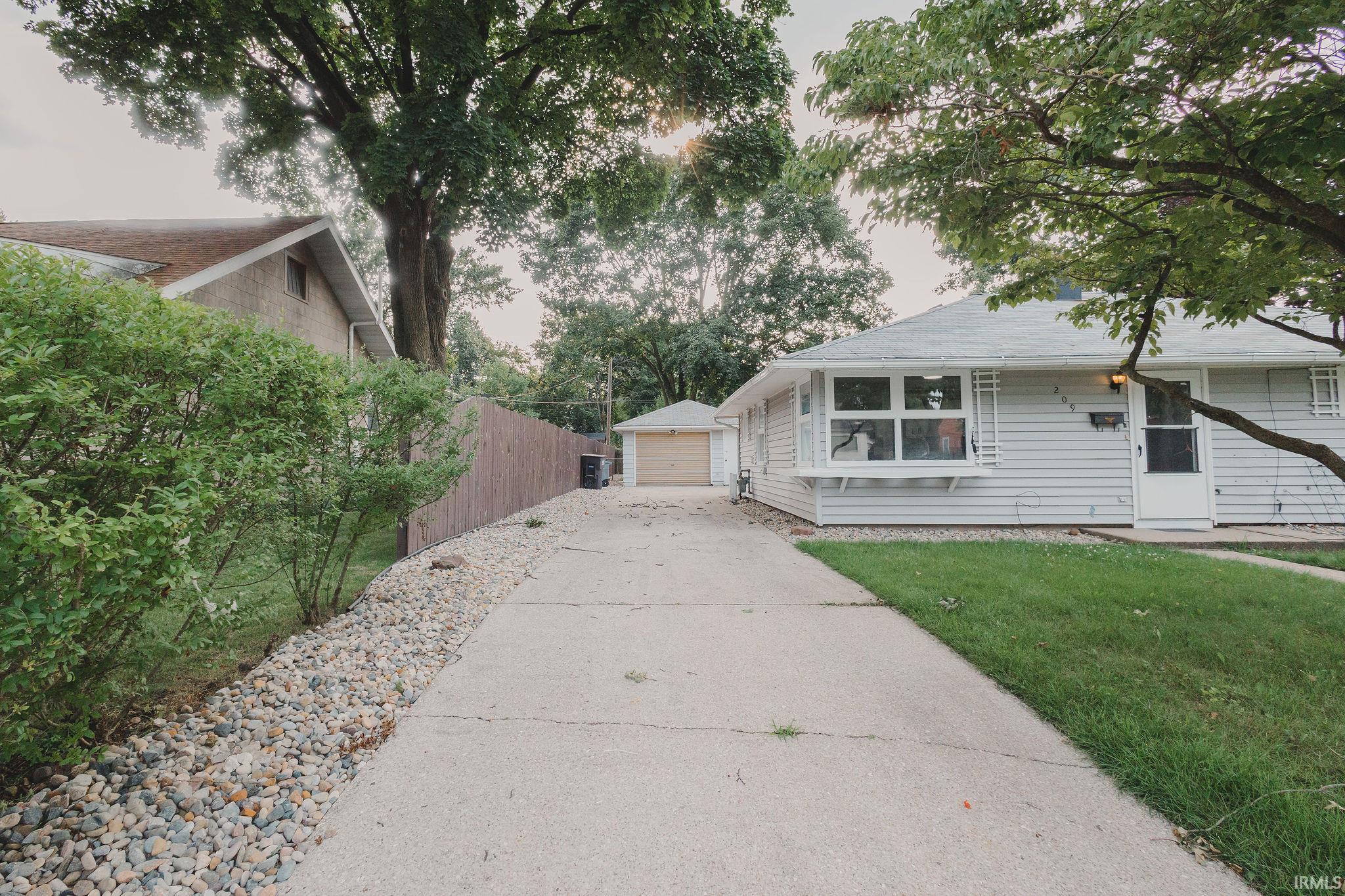 209 Crescent