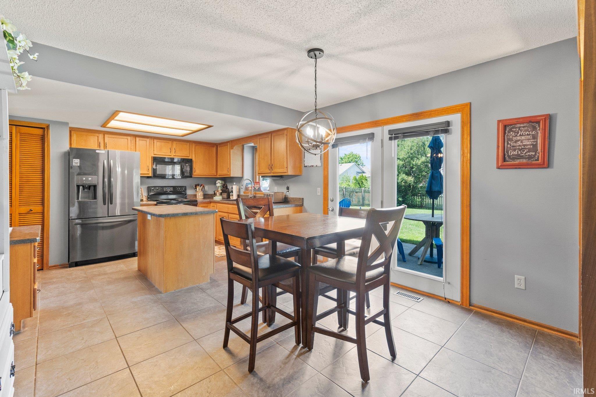 8427 Victoria Woods