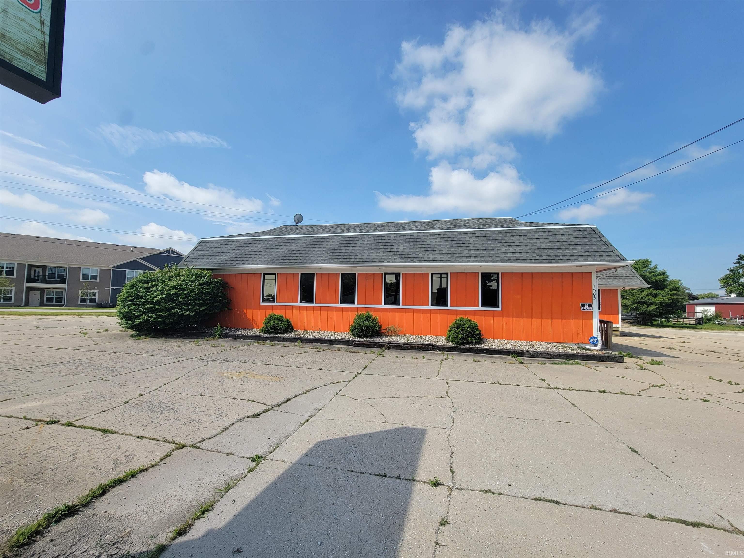 1303 & 1305 Lincolnway E