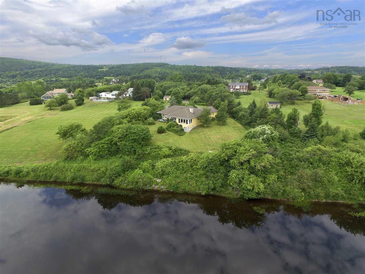 797 Coxheath, Sydney, NS B1L 1E1