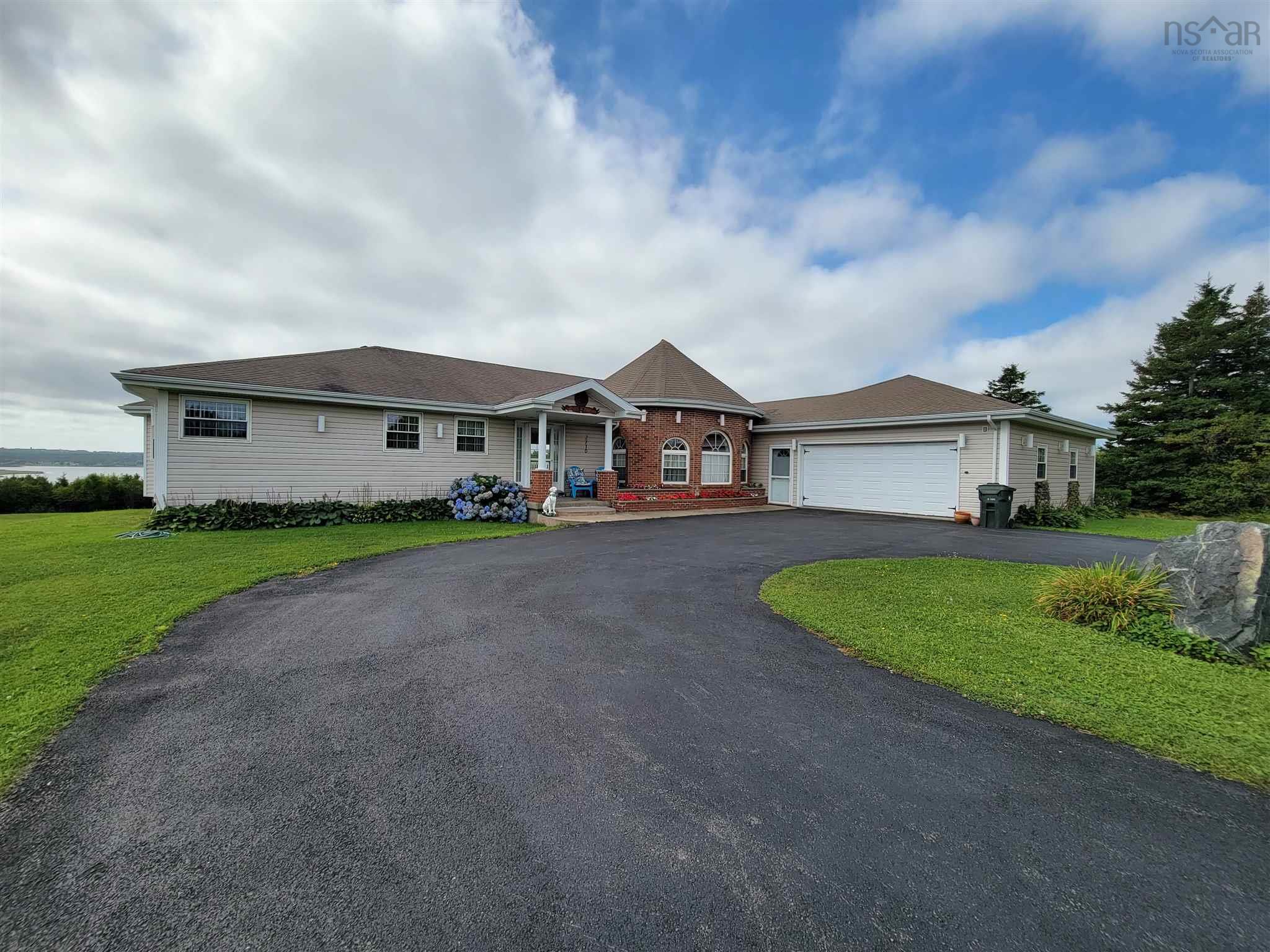2710 Lingan, Lingan, NS B1H 5E8