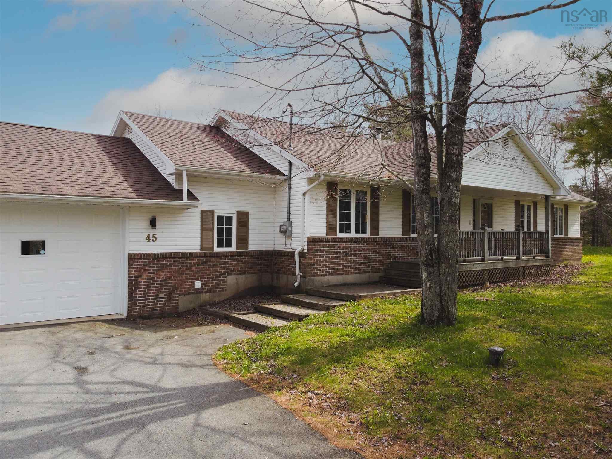 45 OLD POST RD, ENFIELD, NS