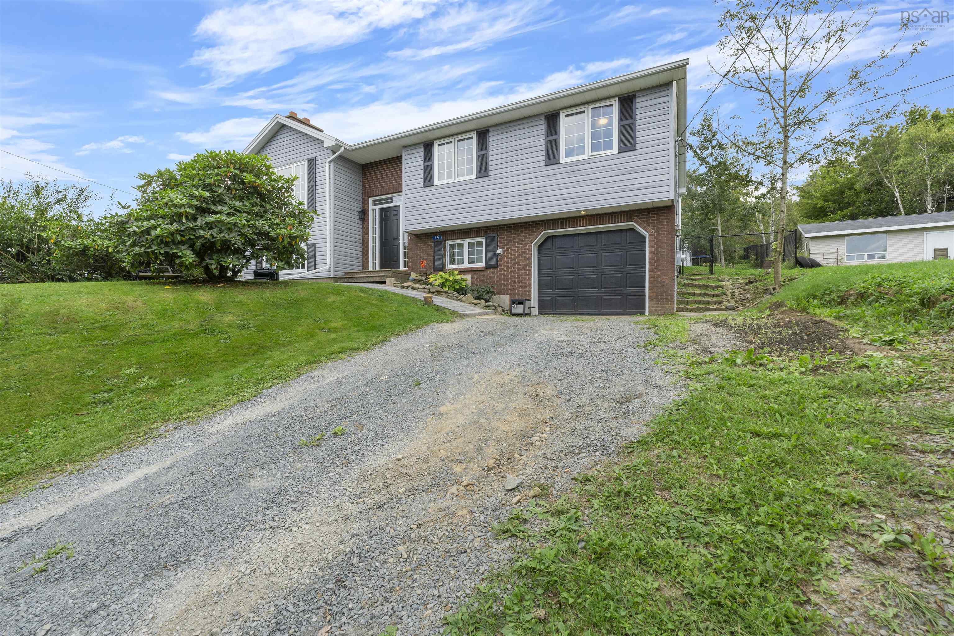 15 FIRST AVE, MIDDLE SACKVILLE, NS