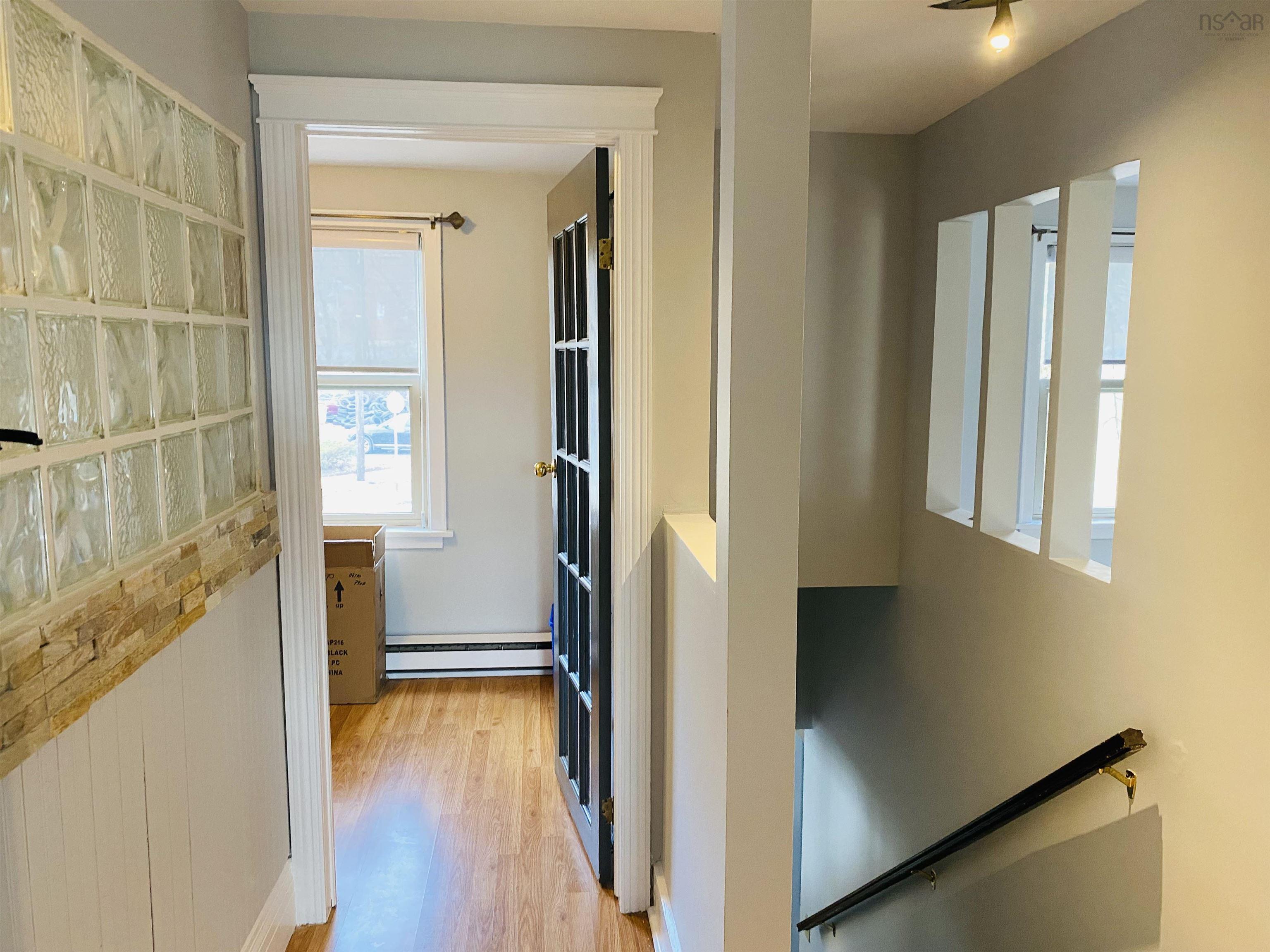 170 Ochterloney Street photo #18