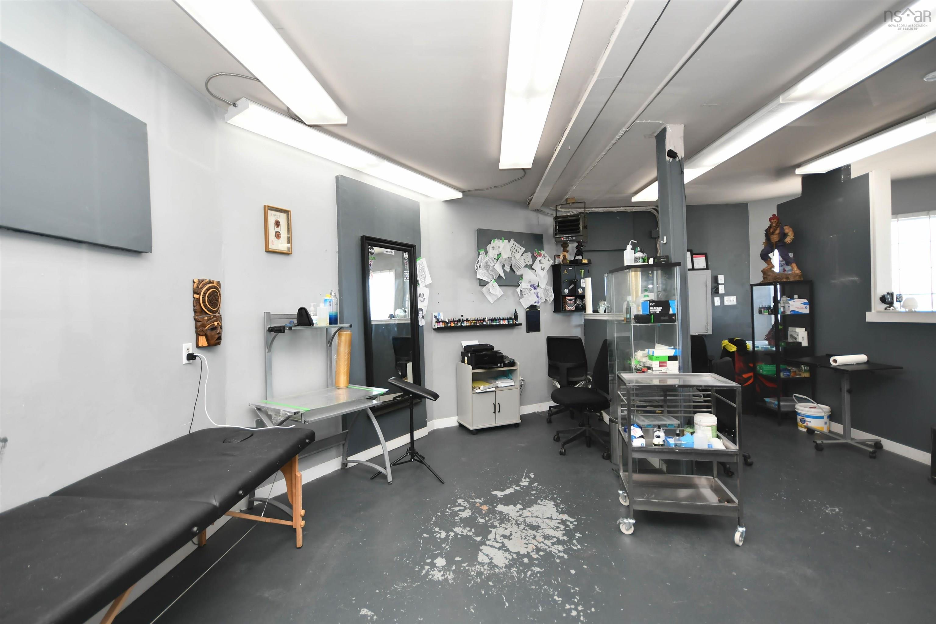 553-555 Pleasant Street photo #12