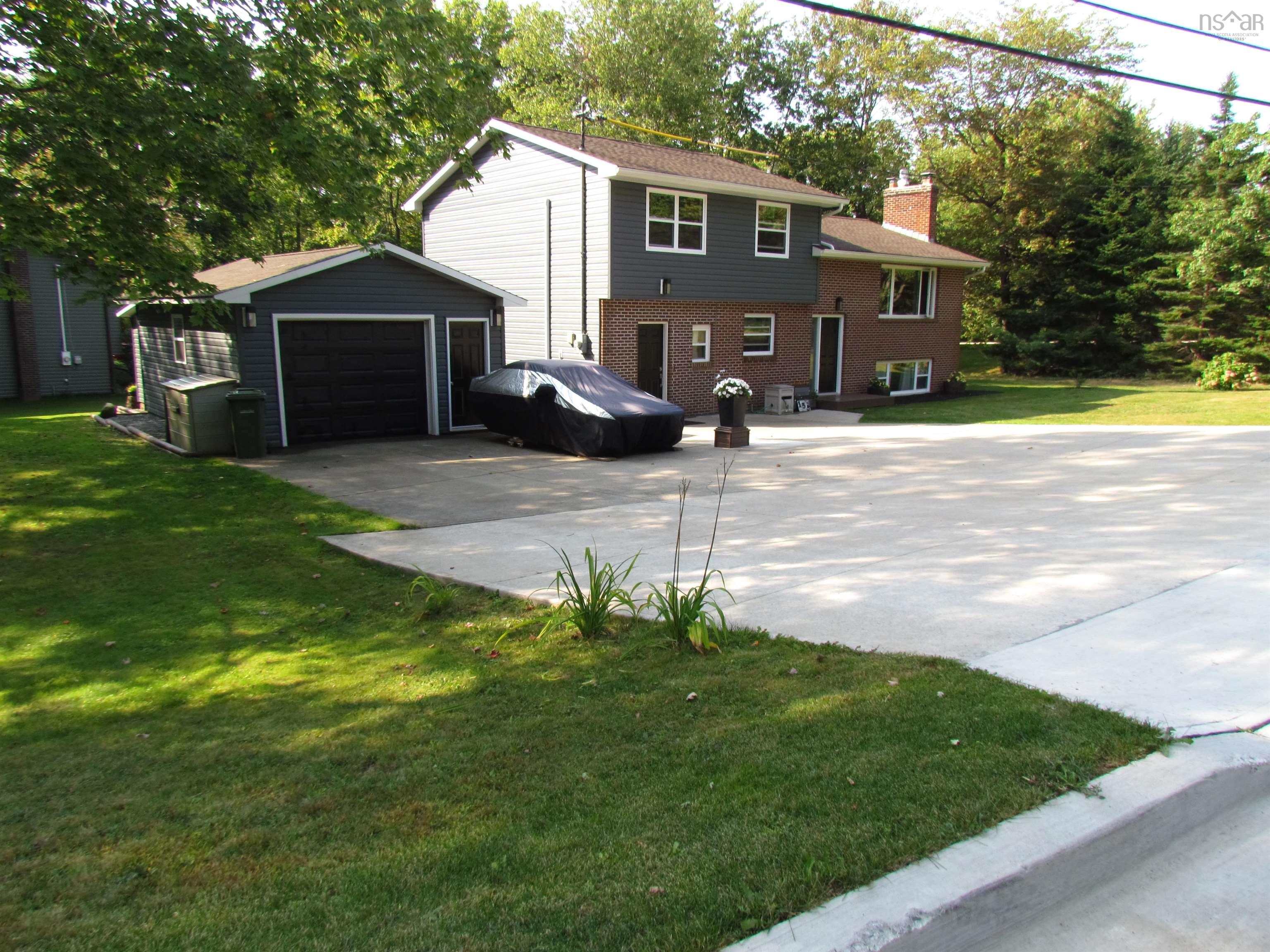 155 Howe Avenue photo #2