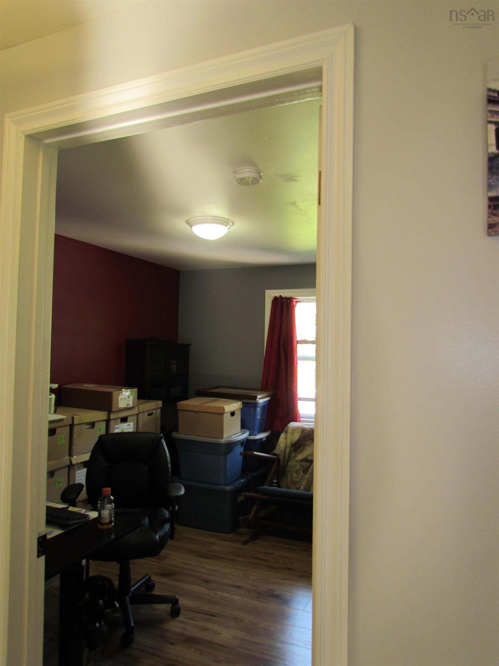 155 Howe Avenue photo #37