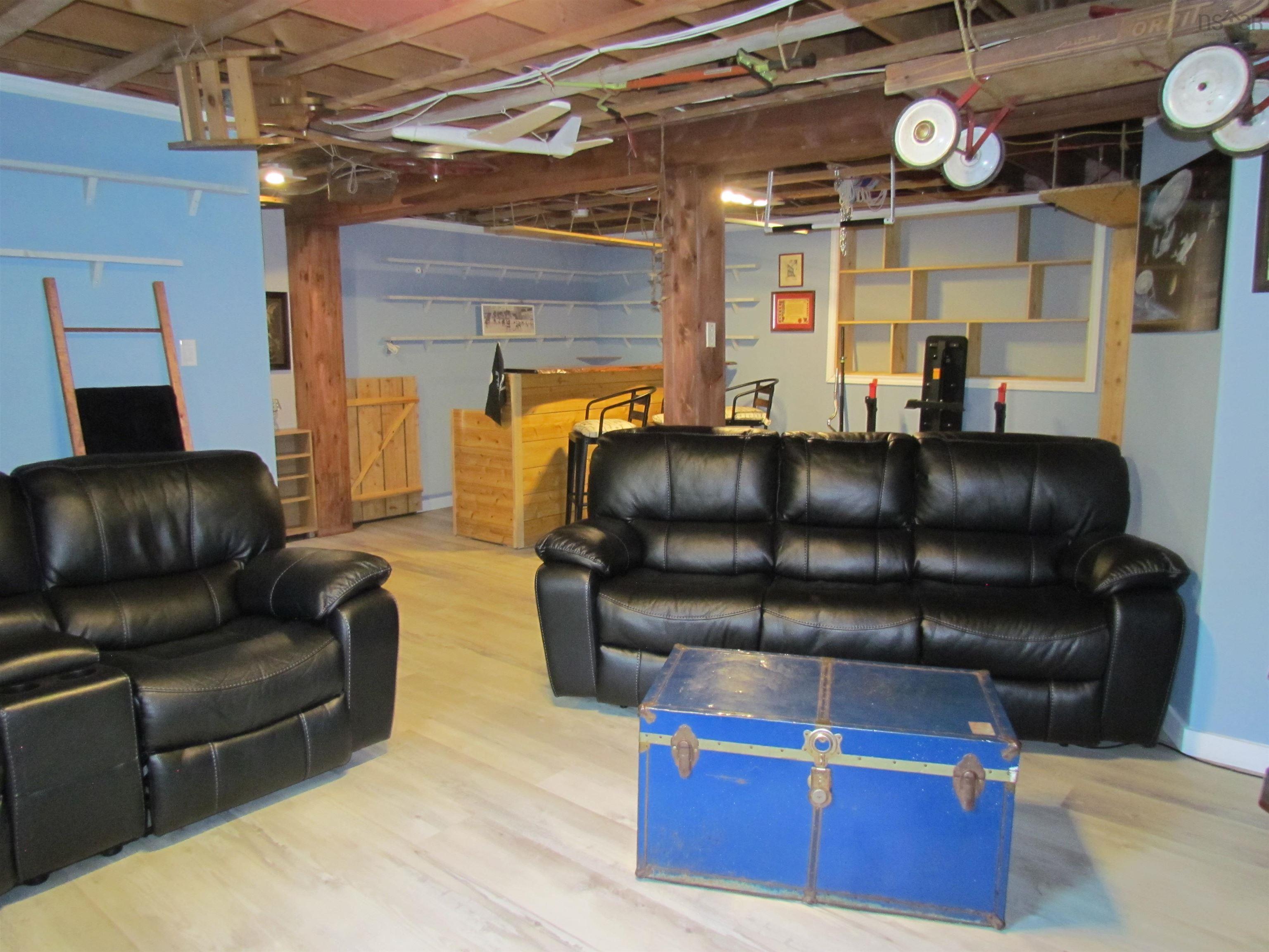 155 Howe Avenue photo #42