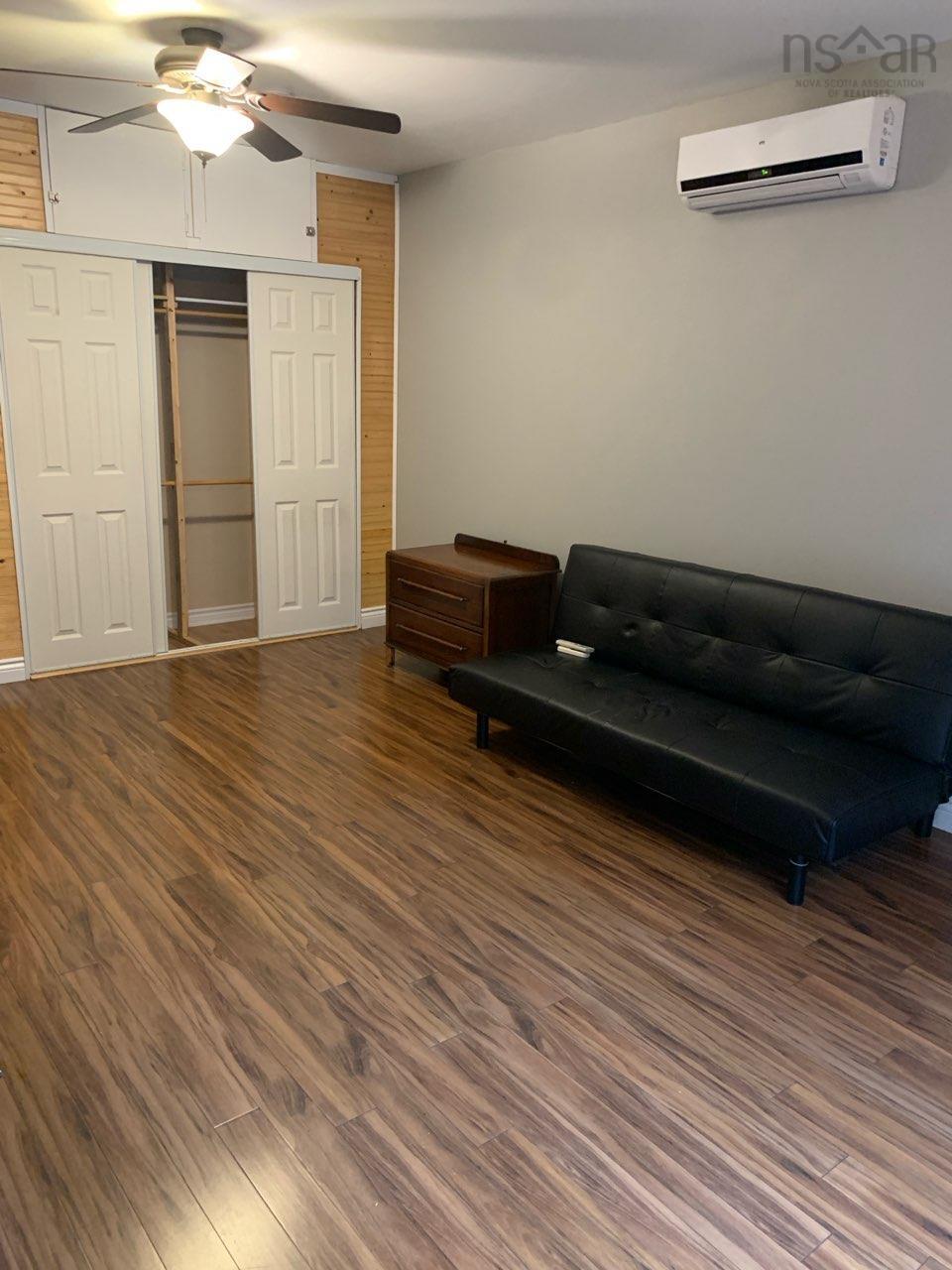 155 Howe Avenue photo #44