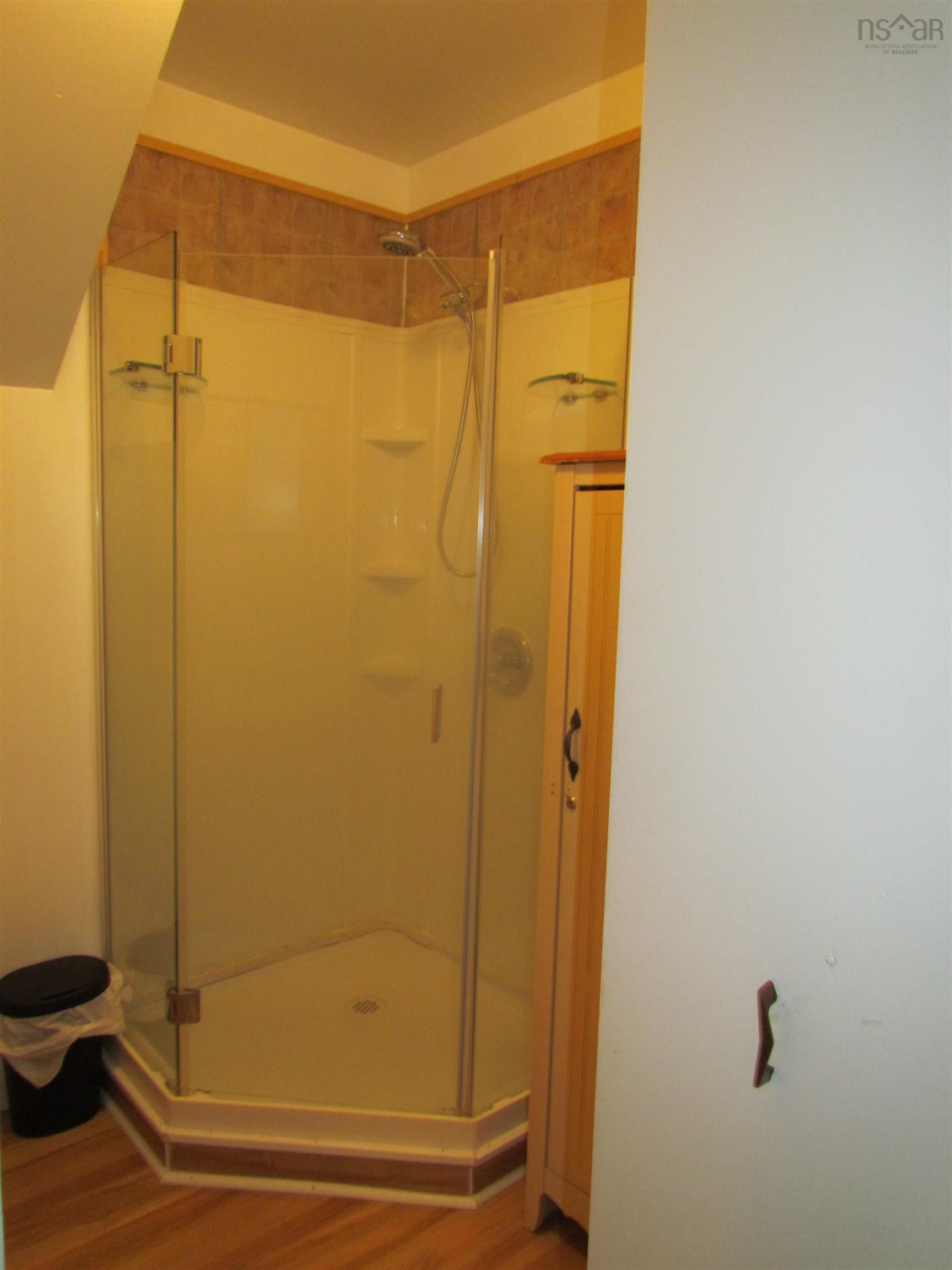 155 Howe Avenue photo #47