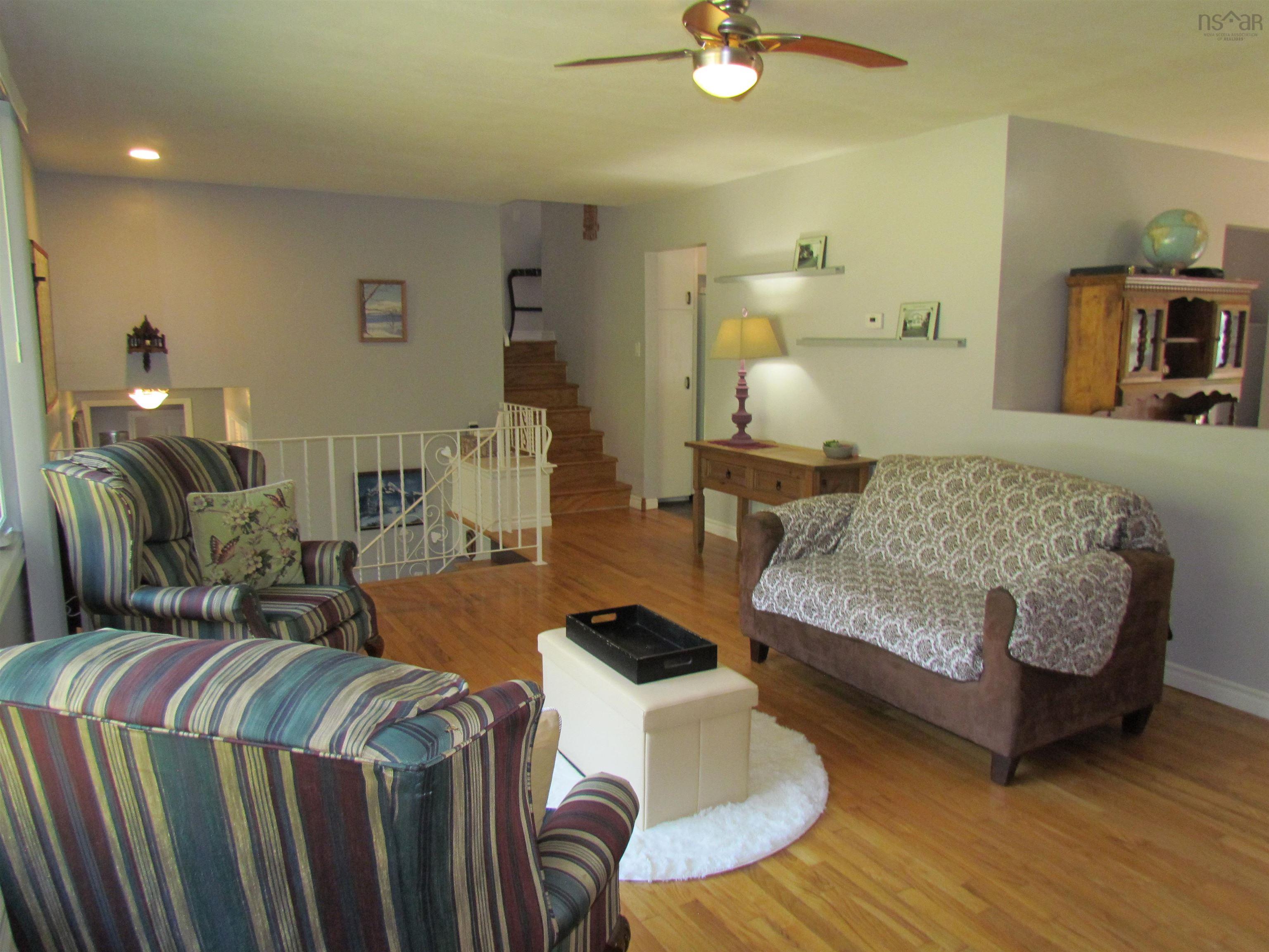 155 Howe Avenue photo #9