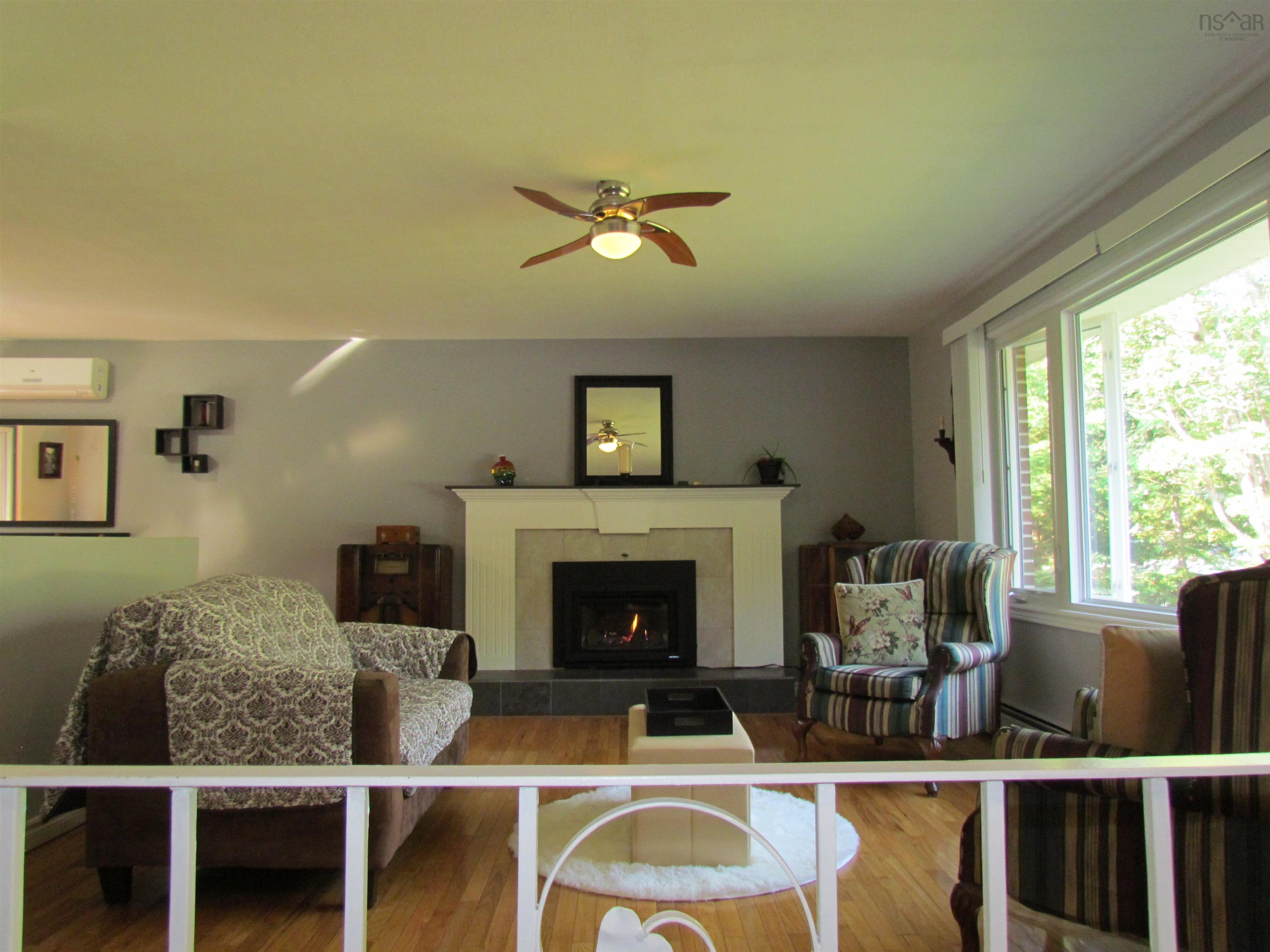 155 Howe Avenue photo #10