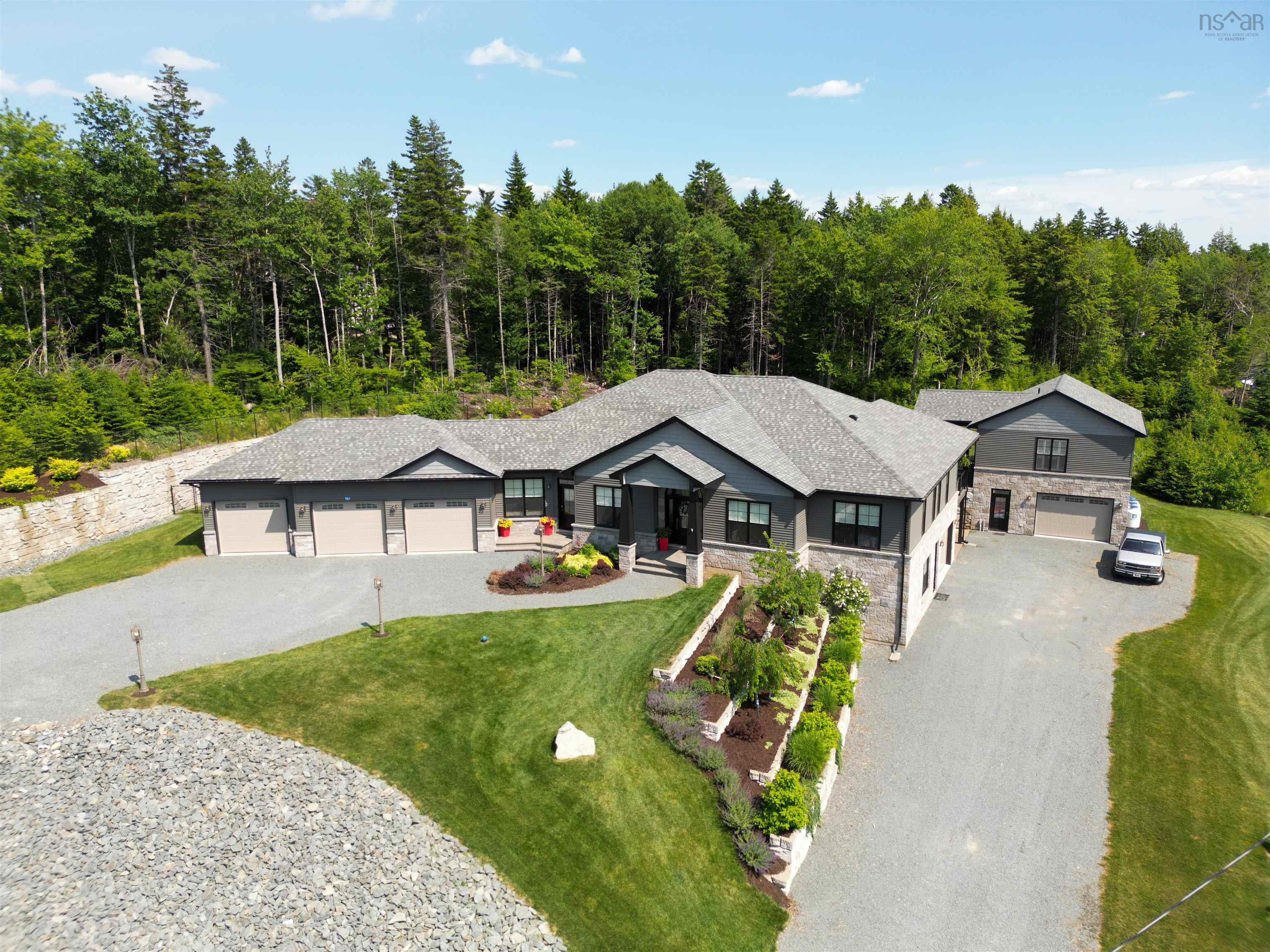 561 HEDDAS WAY, FALL RIVER, NS Photo 1
