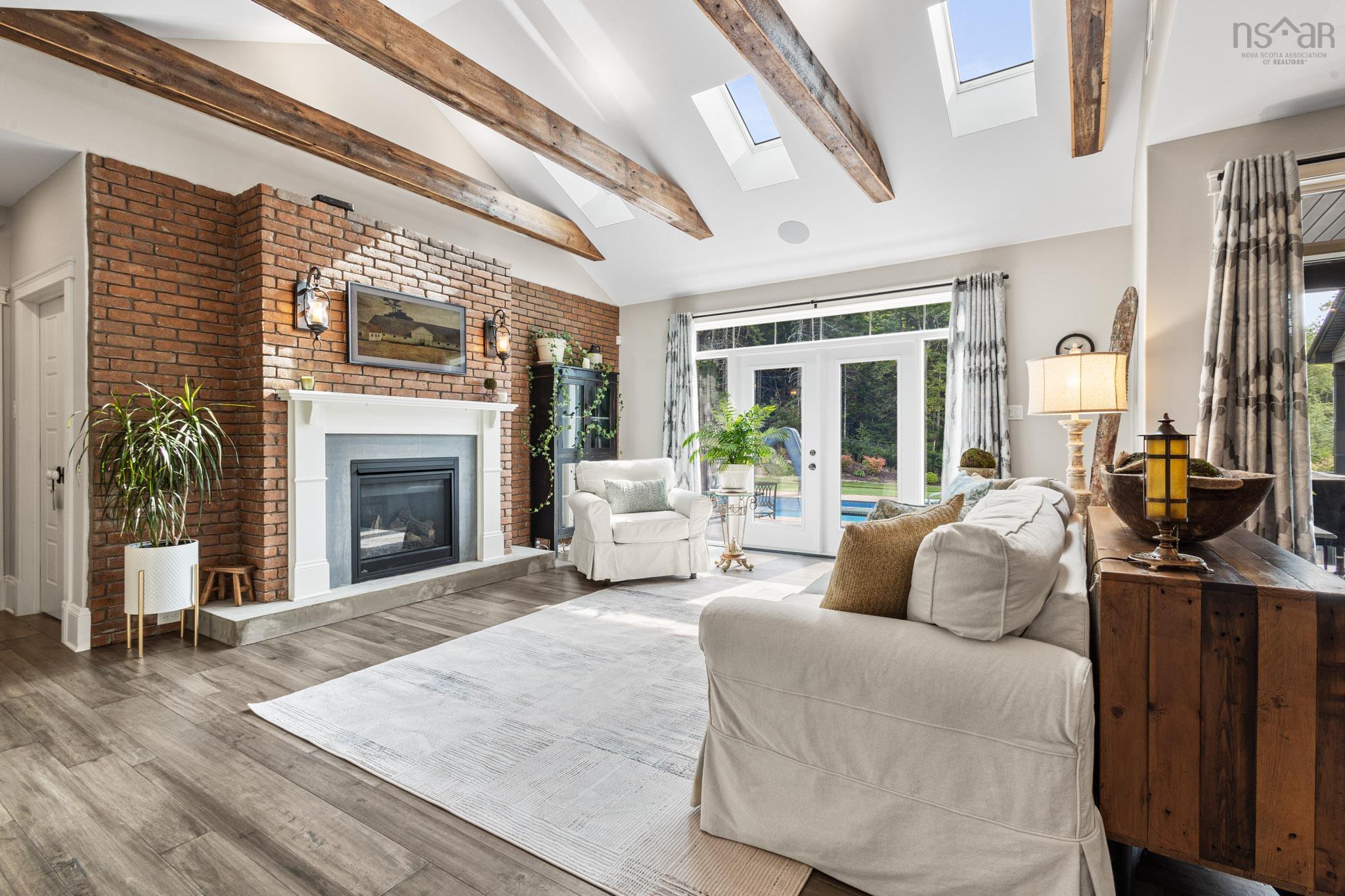 561 Heddas Way photo #12