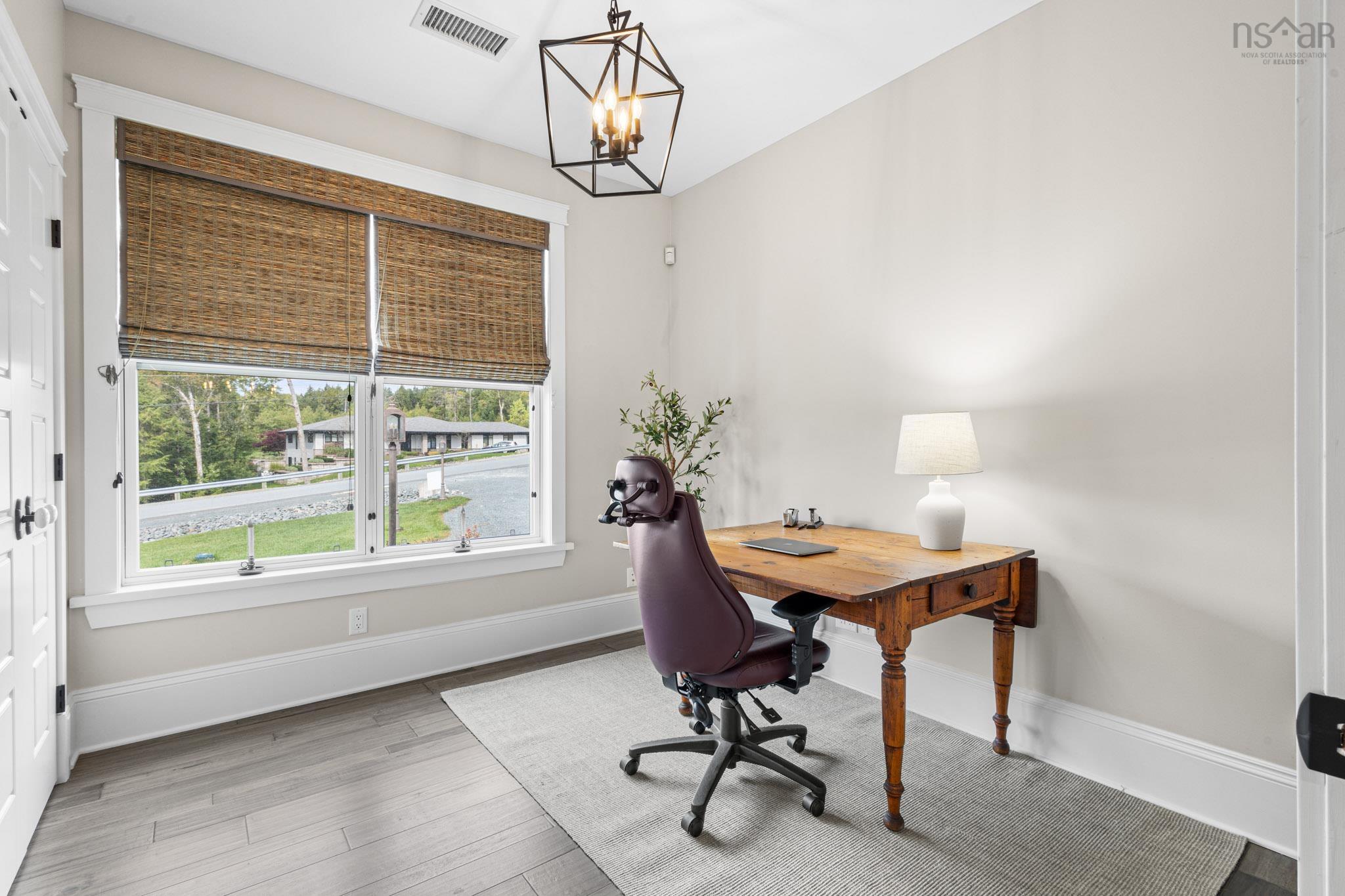 561 Heddas Way photo #17