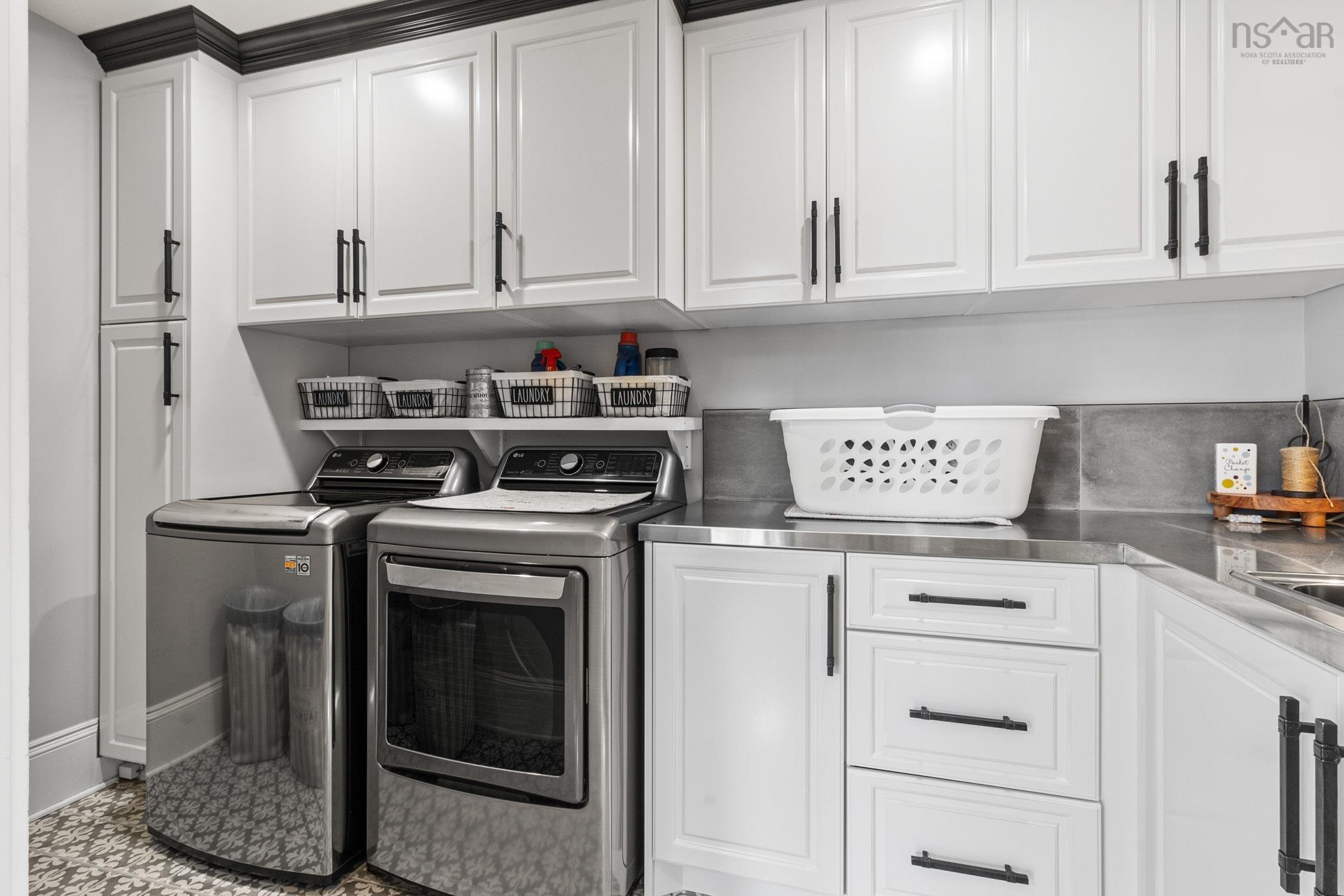 561 Heddas Way photo #25
