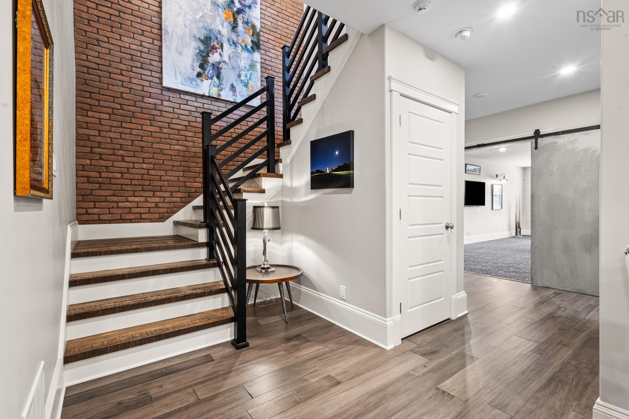 561 Heddas Way photo #31