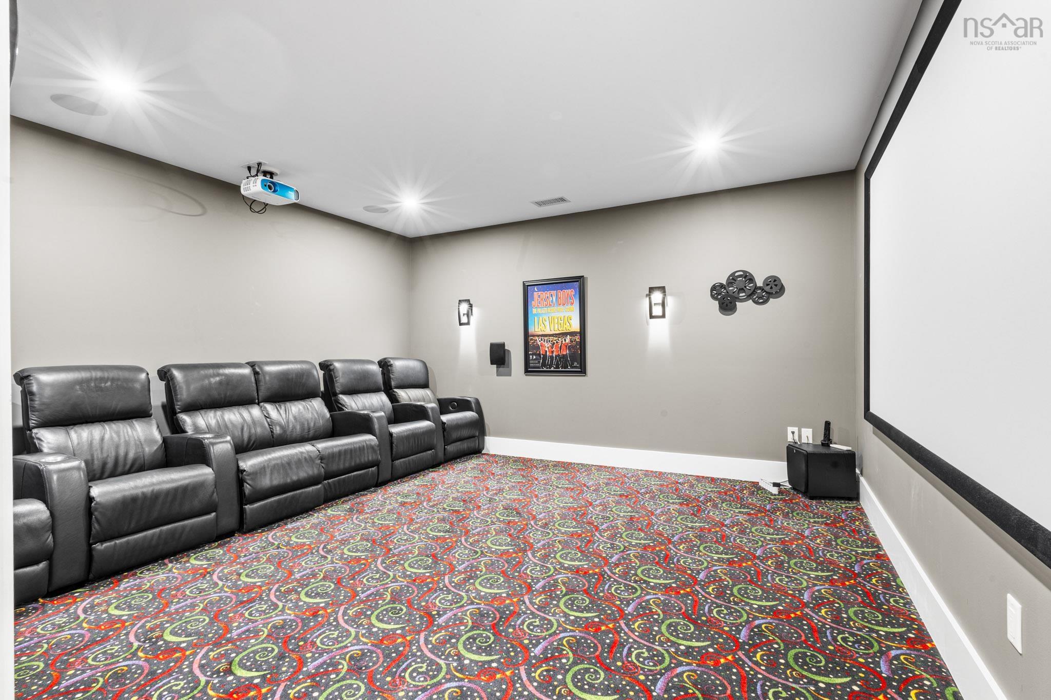 561 Heddas Way photo #32