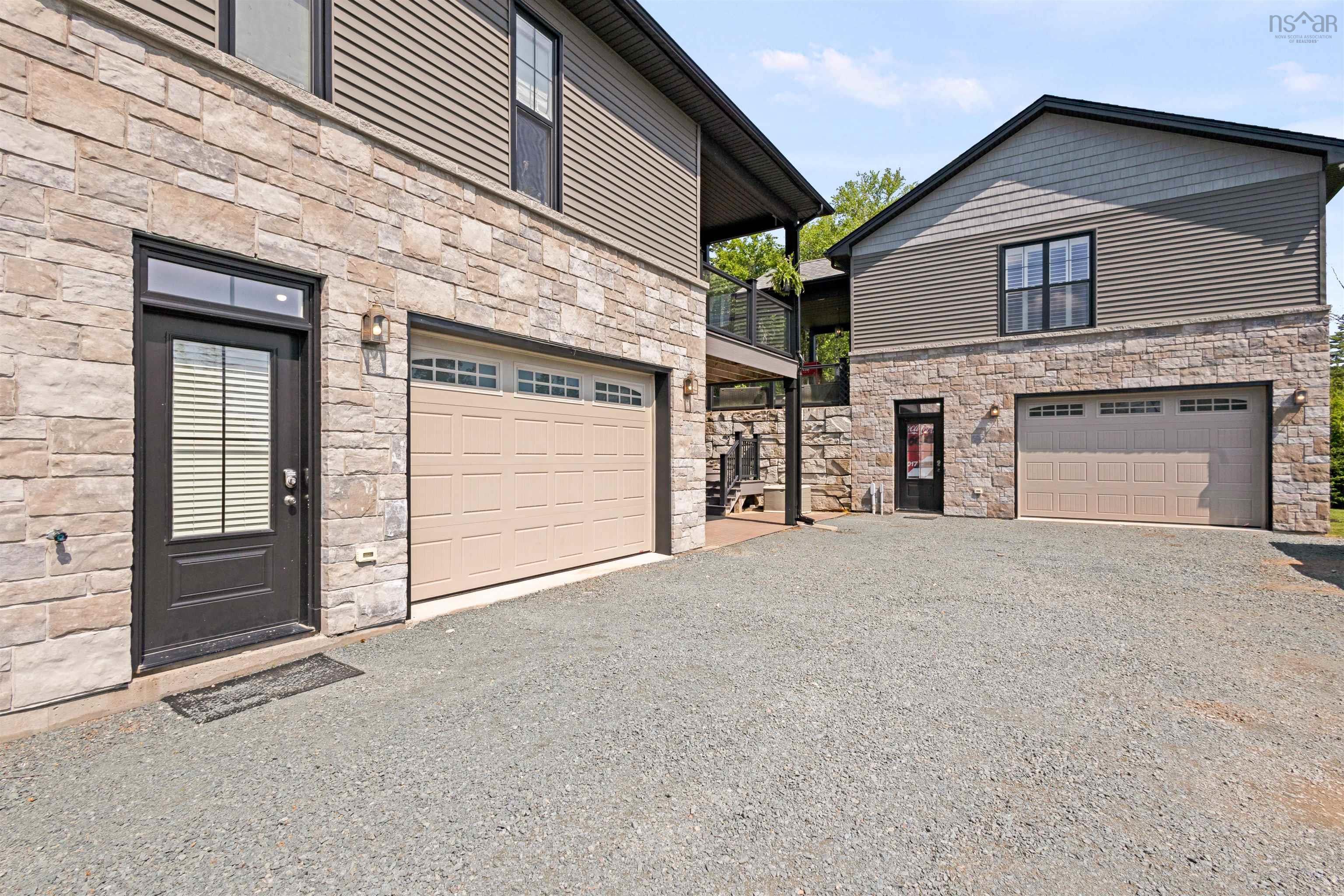 561 Heddas Way photo #44