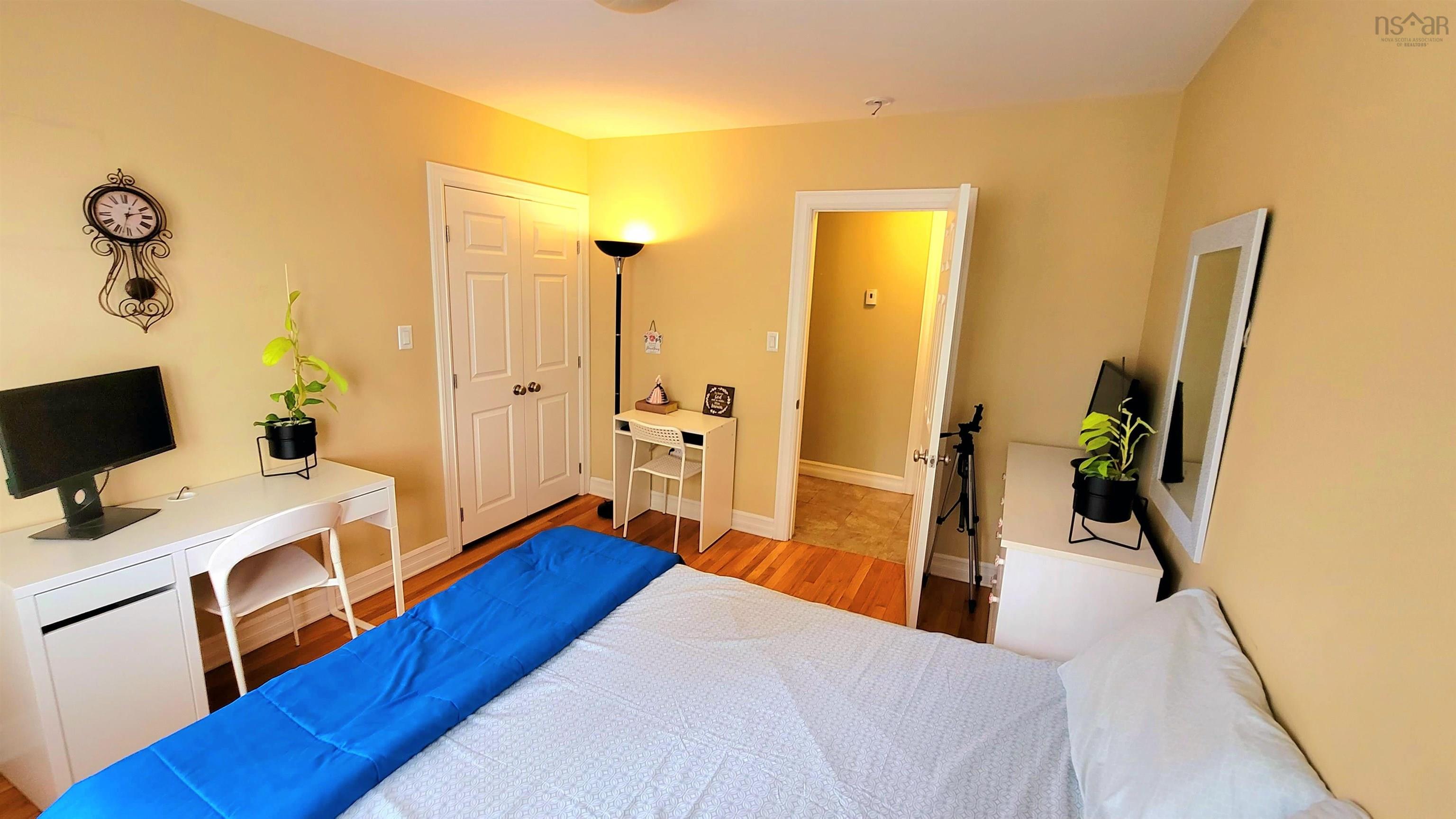3500 Rowe Avenue photo #13