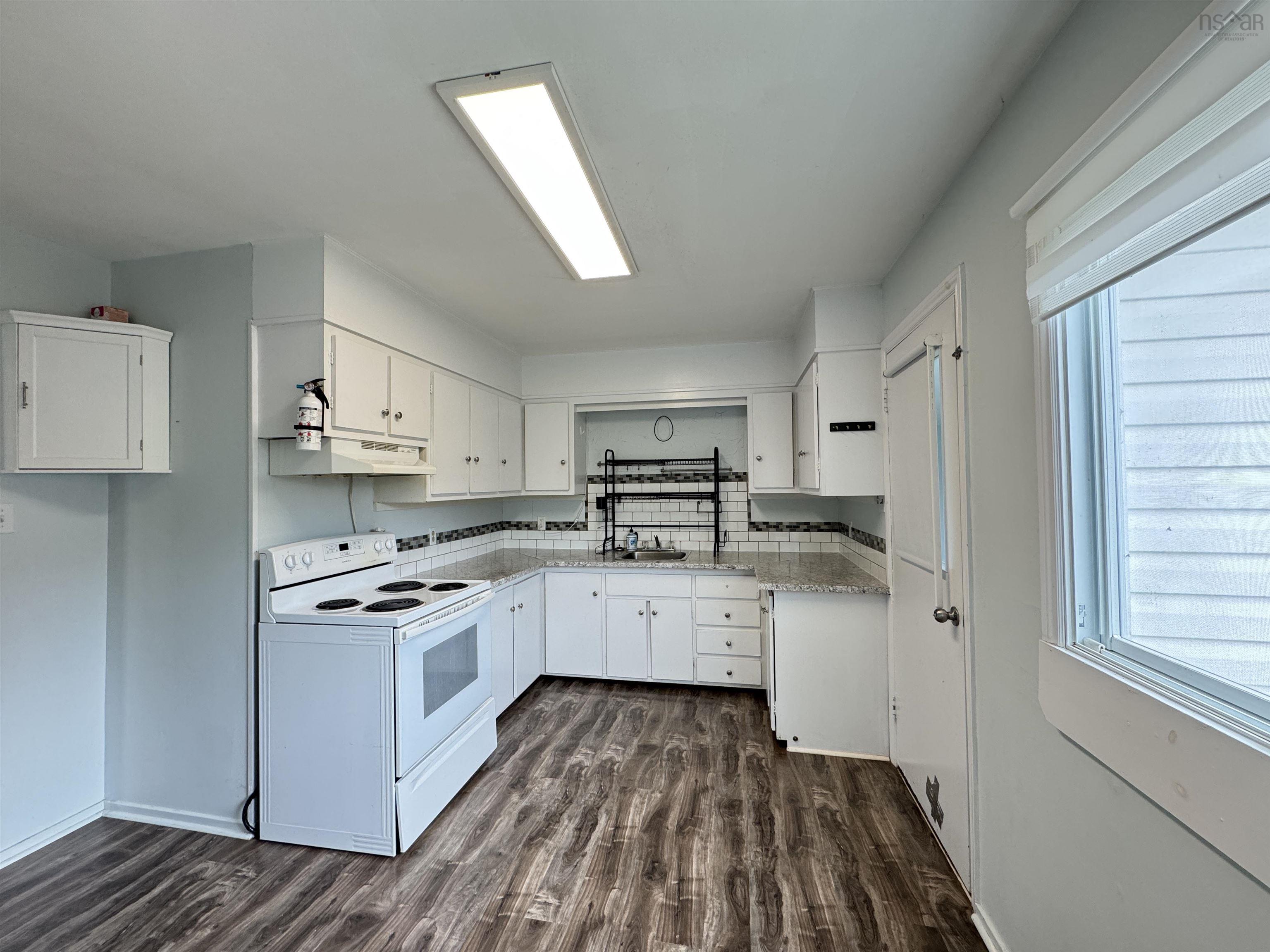 1661 Beaver Bank Road photo #4