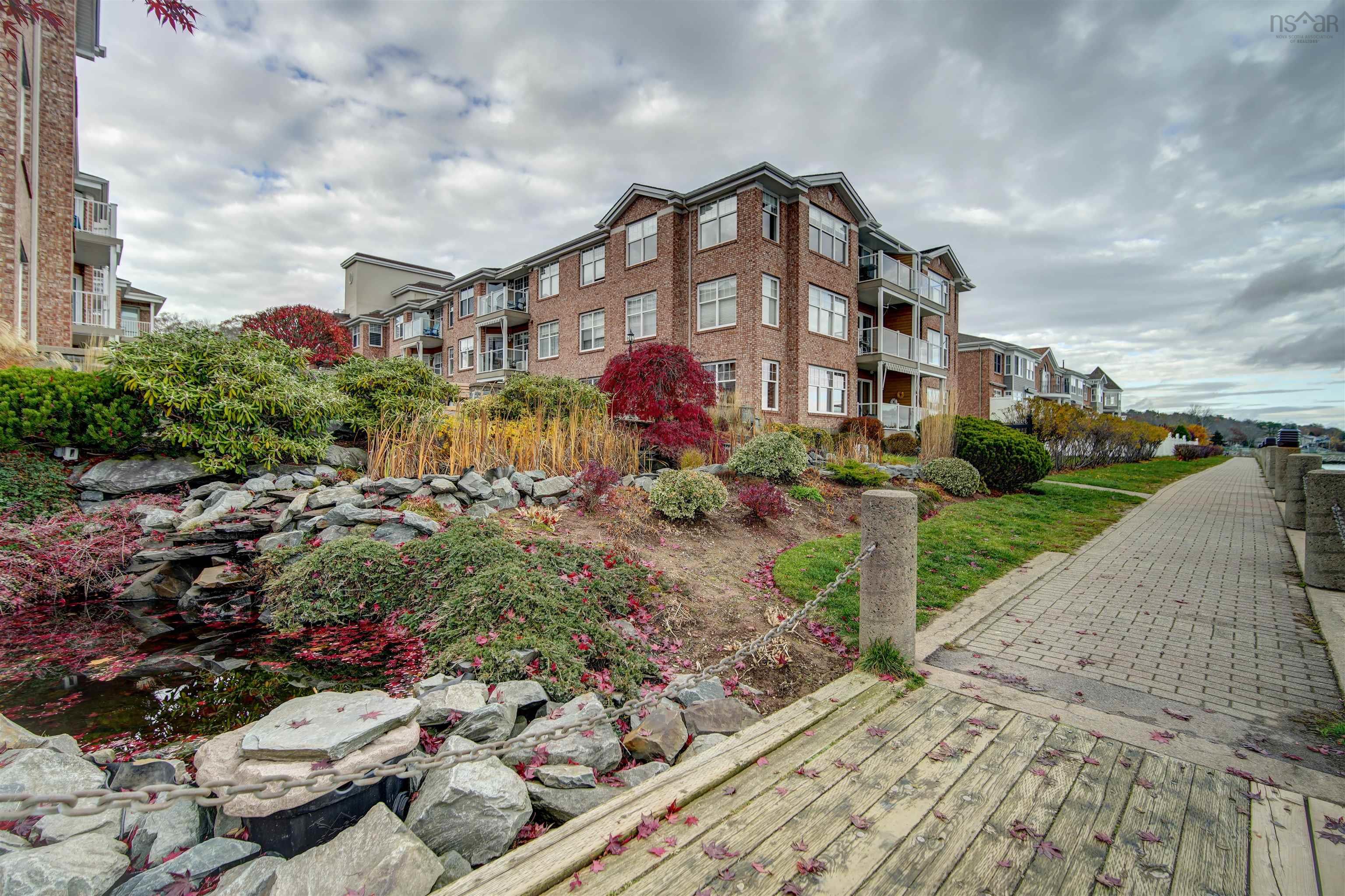 206 30 Waterfront Drive photo #12