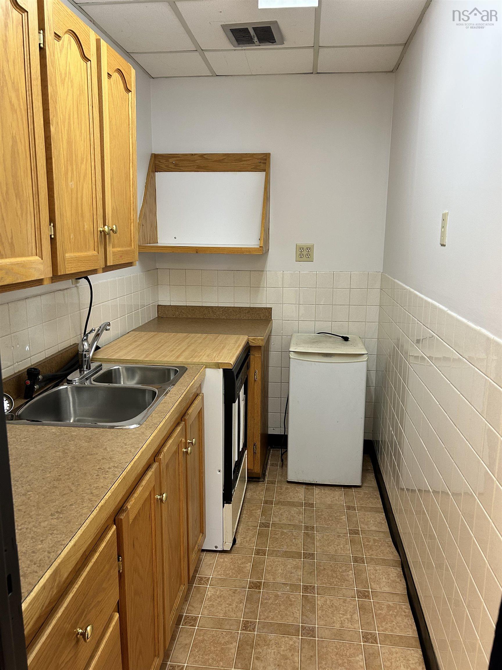 6300 Lady Hammond Road photo #12