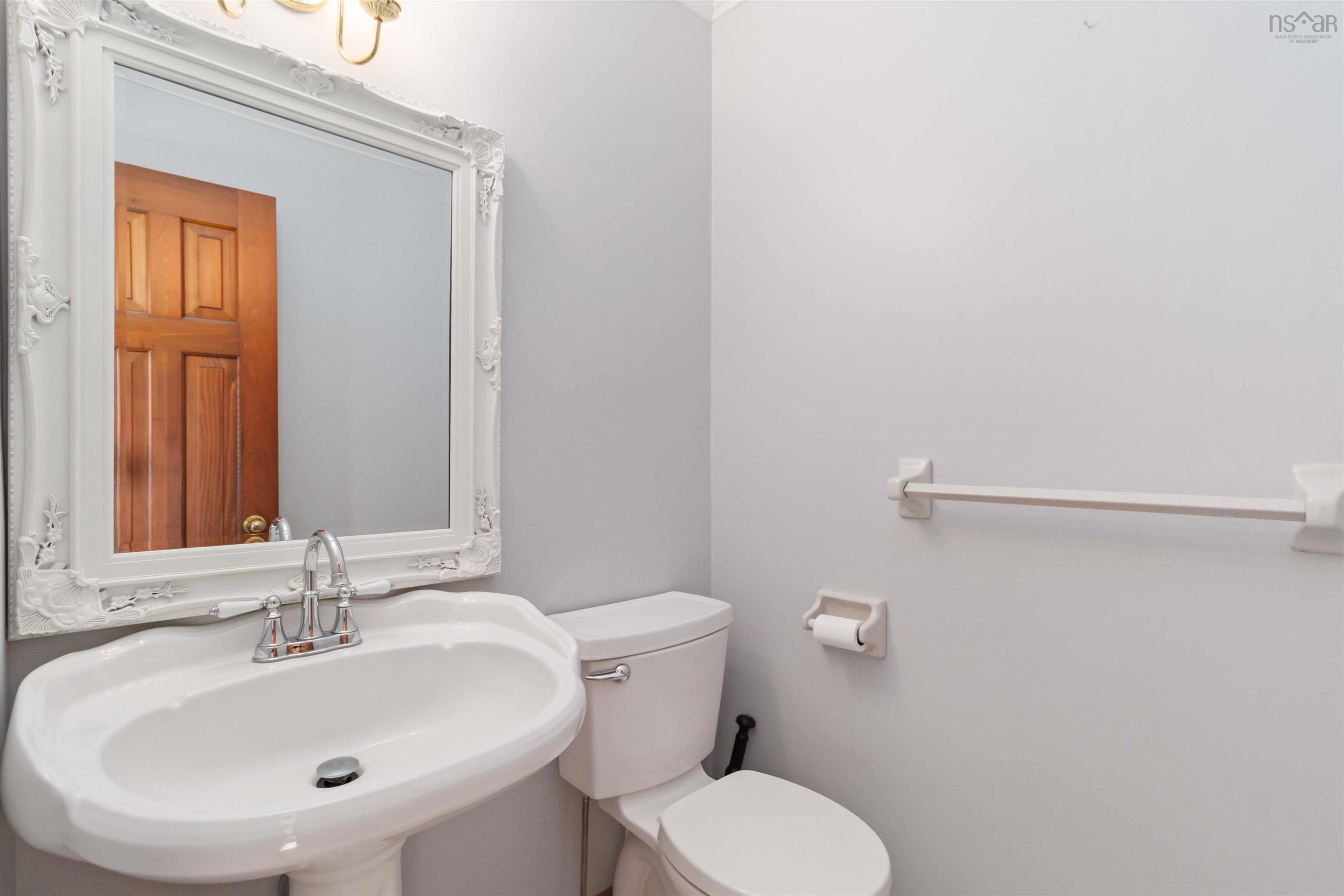 221 Hillside Drive photo #16