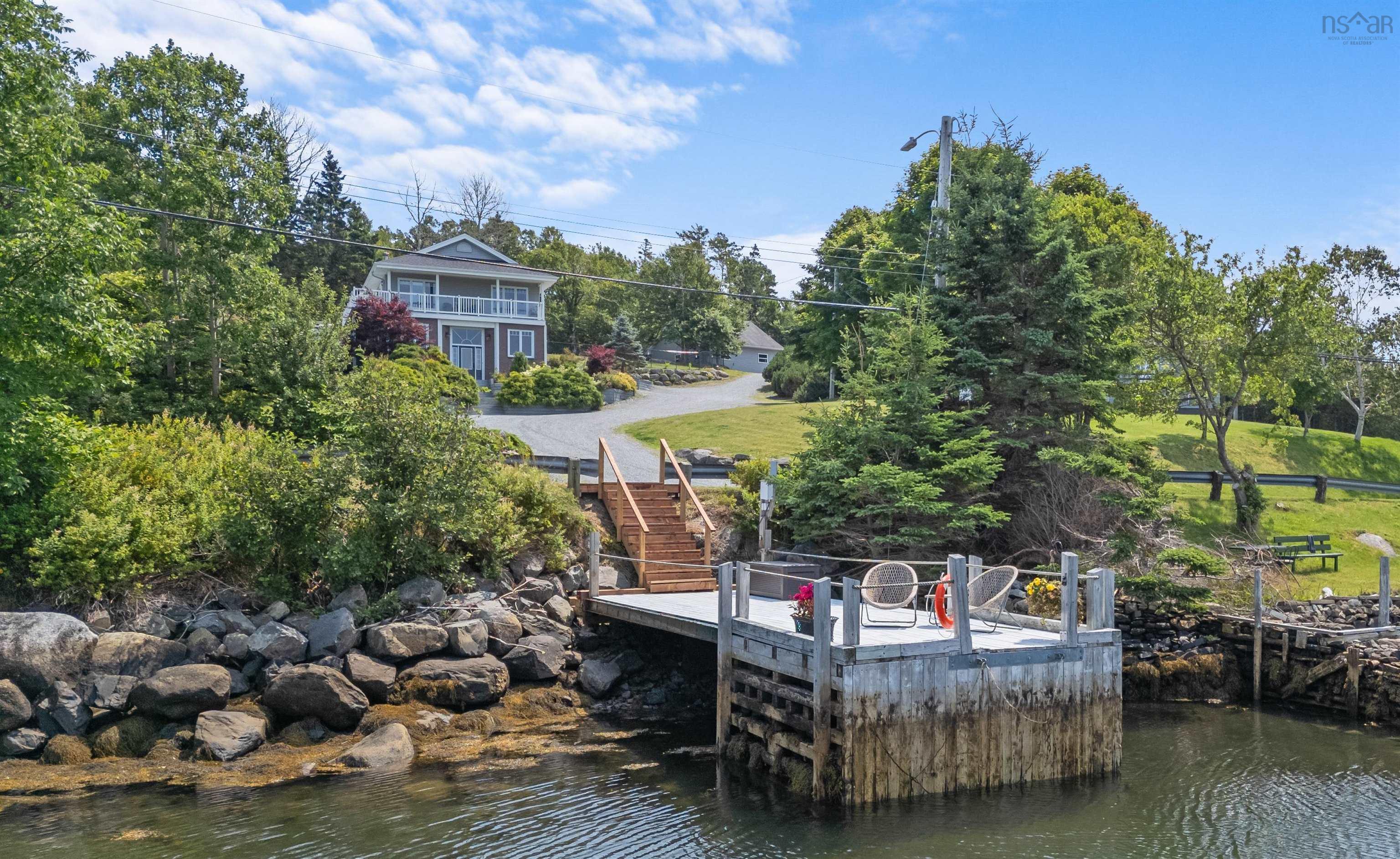 384 West Ship Harbour Road photo #1