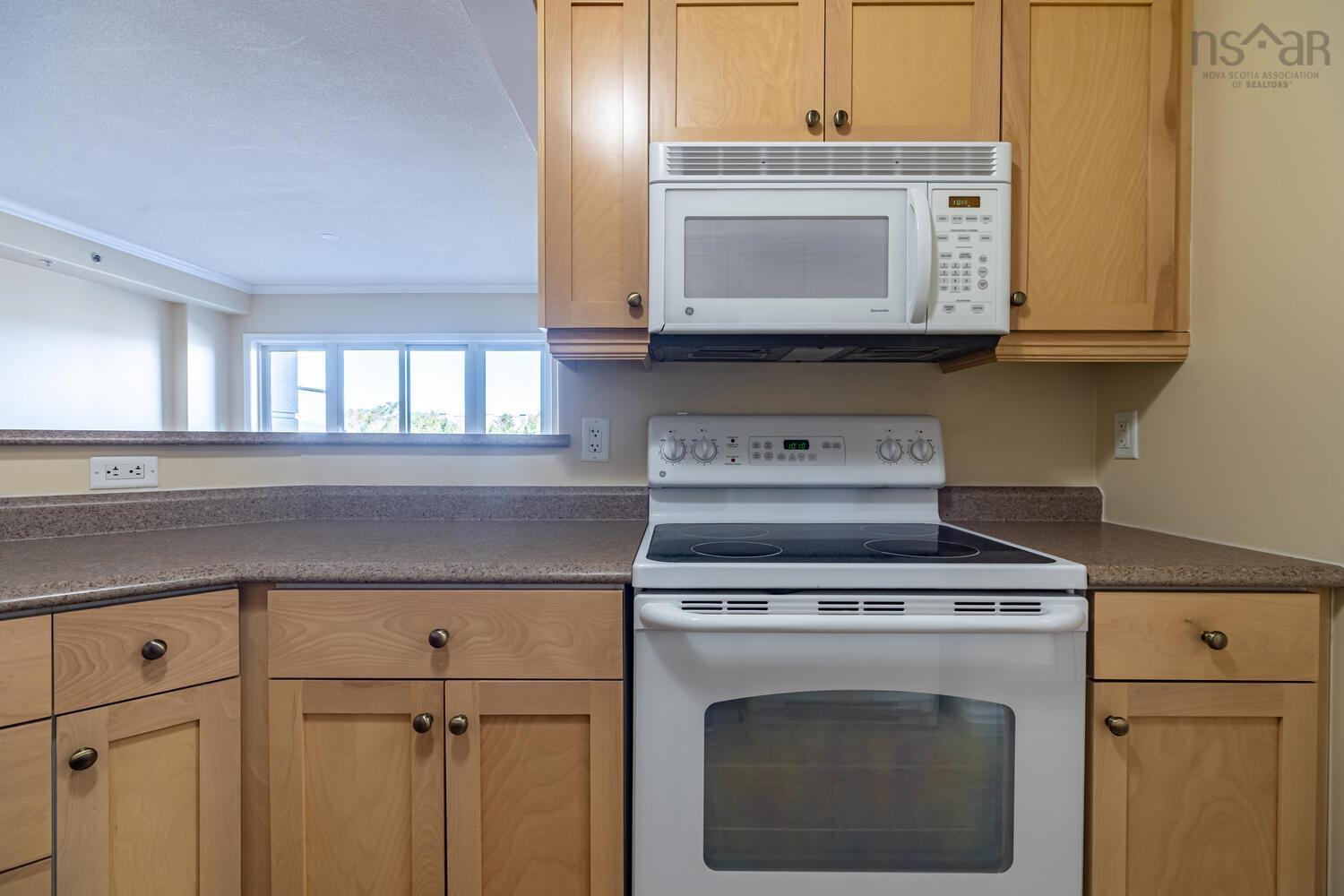 208 36 Southgate Drive photo #16