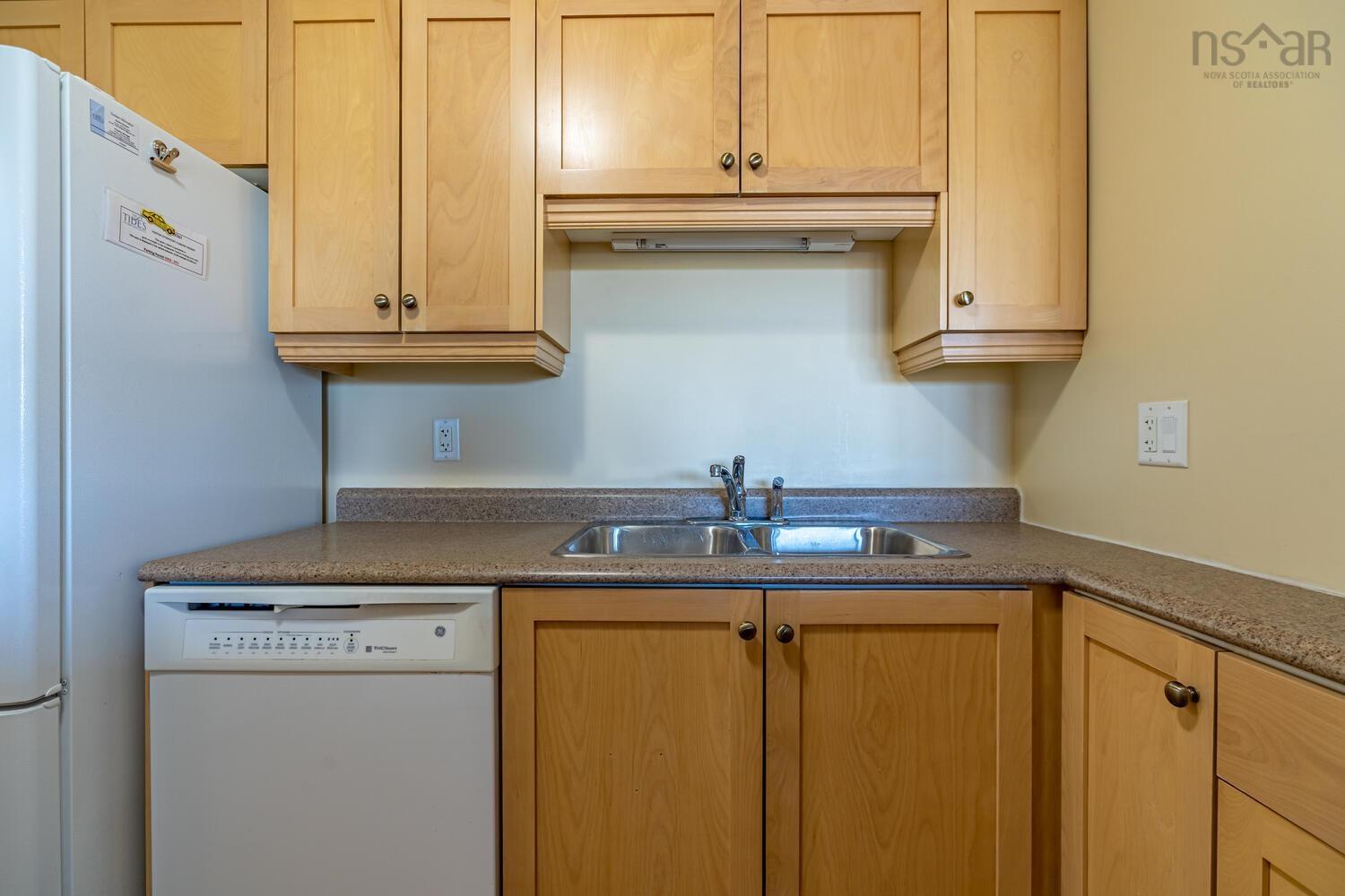 208 36 Southgate Drive photo #17