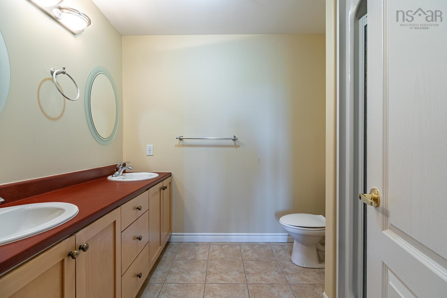 208 36 Southgate Drive photo #21