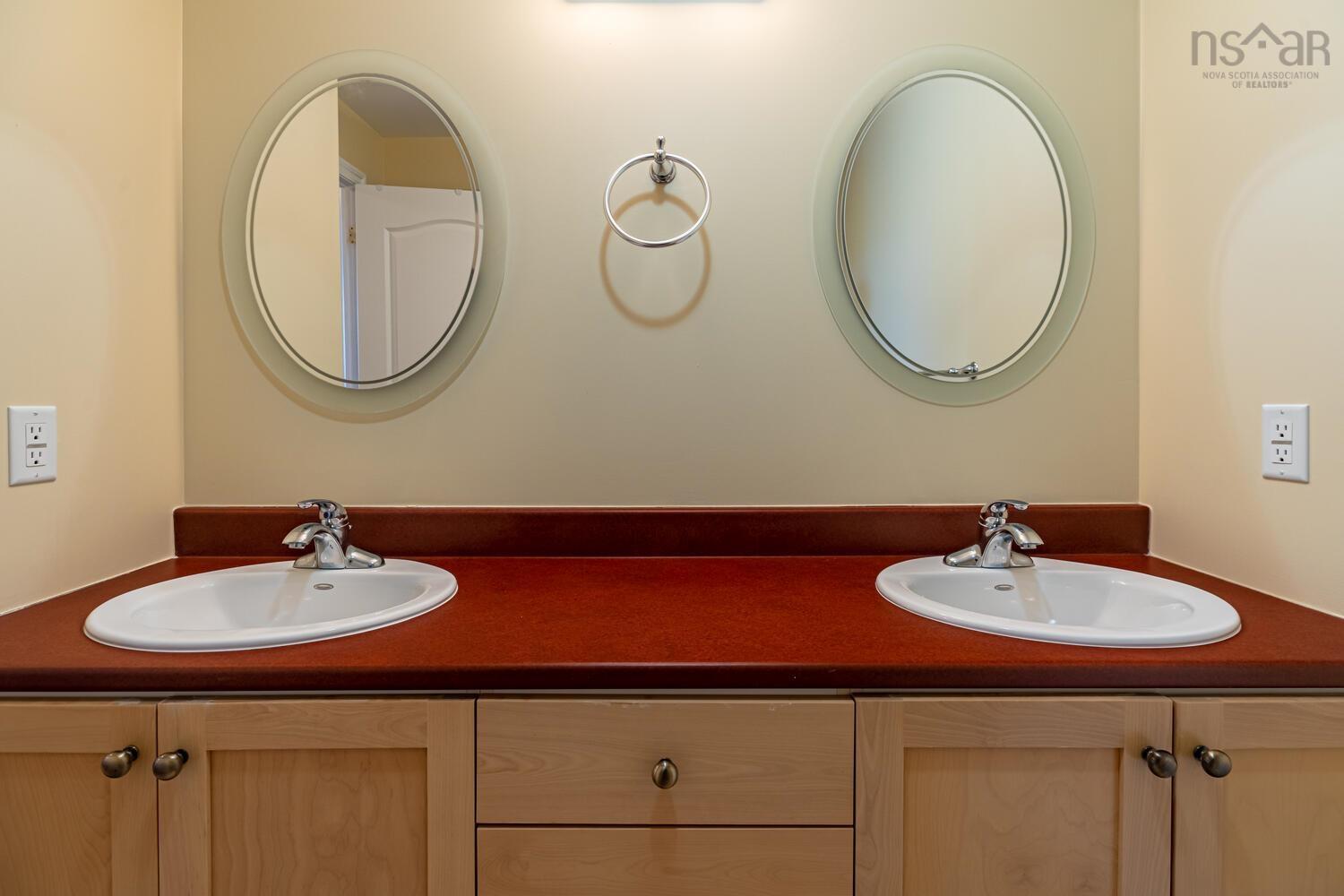 208 36 Southgate Drive photo #22