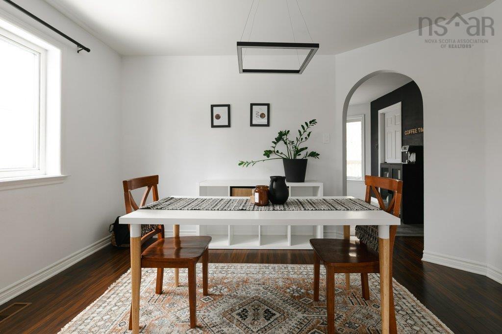 2 Christie Court photo #8