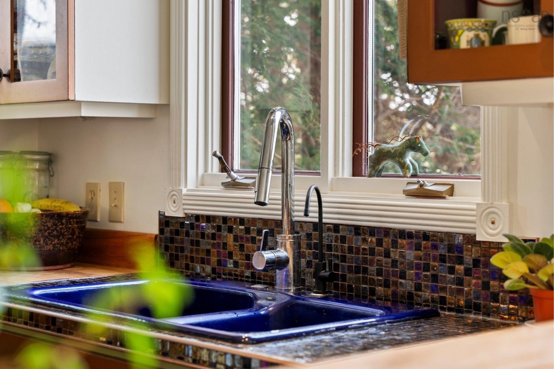 1126 Rockcliffe Street photo #13