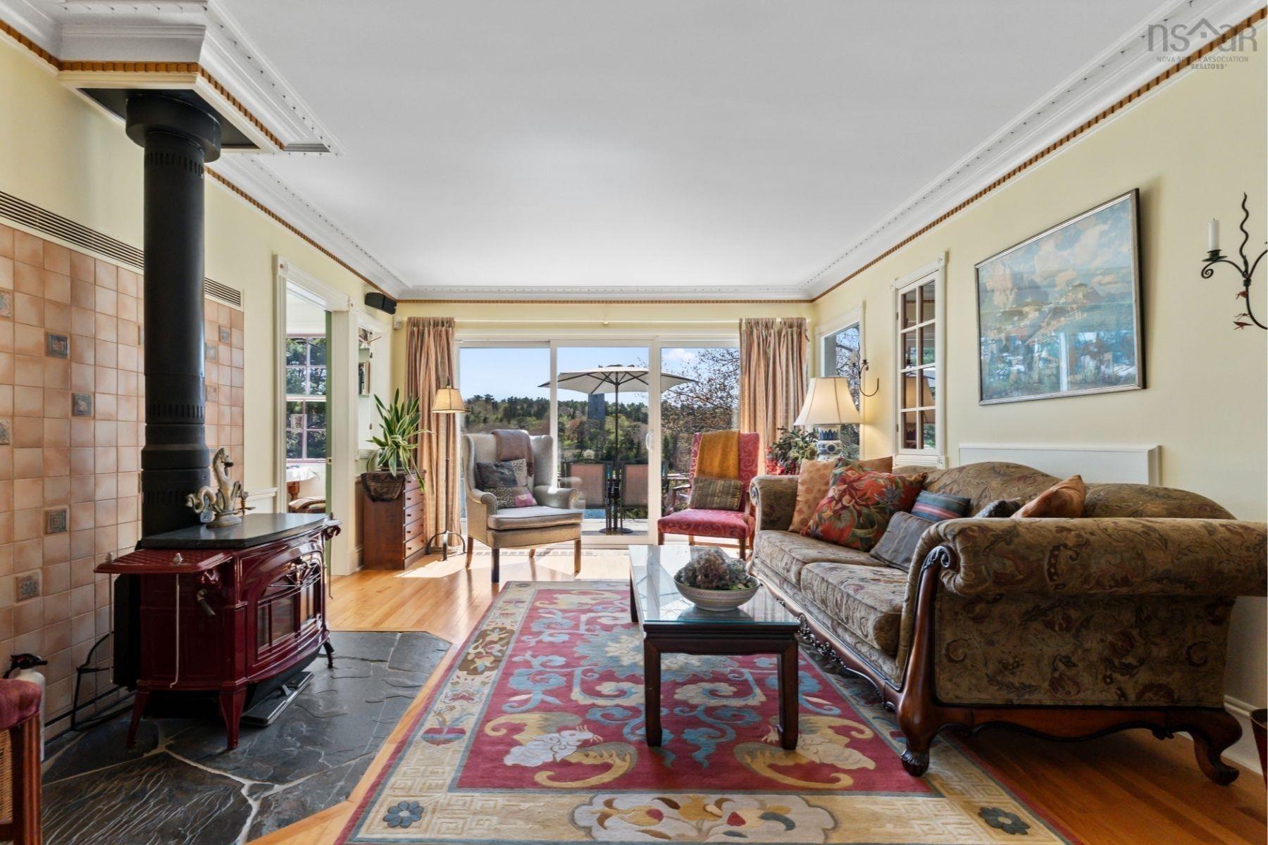 1126 Rockcliffe Street photo #15