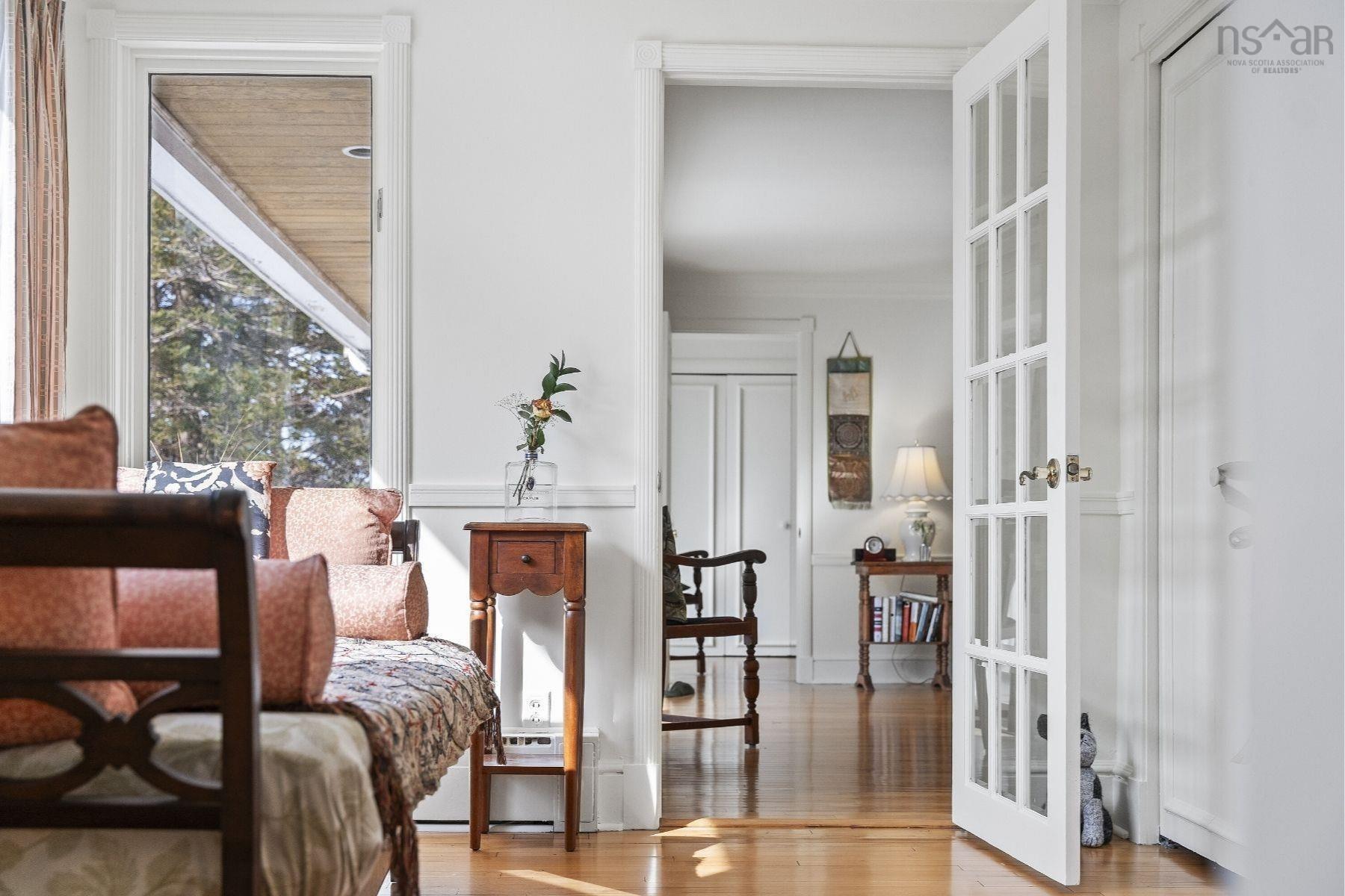 1126 Rockcliffe Street photo #20