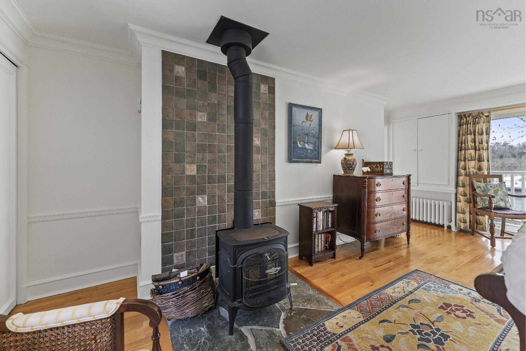 1126 Rockcliffe Street photo #22