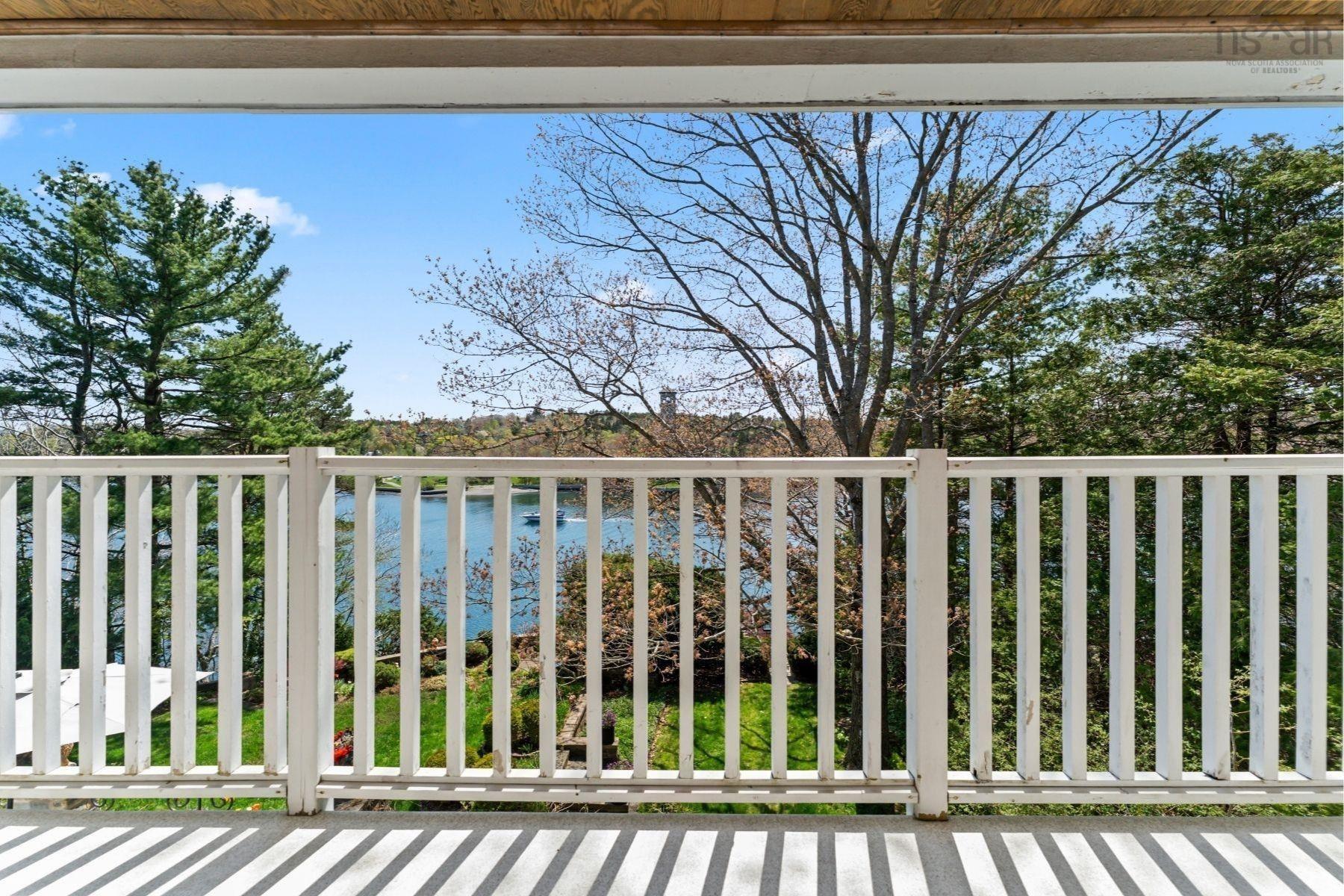 1126 Rockcliffe Street photo #23