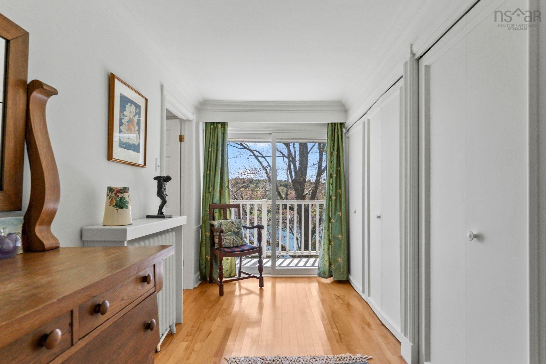1126 Rockcliffe Street photo #24