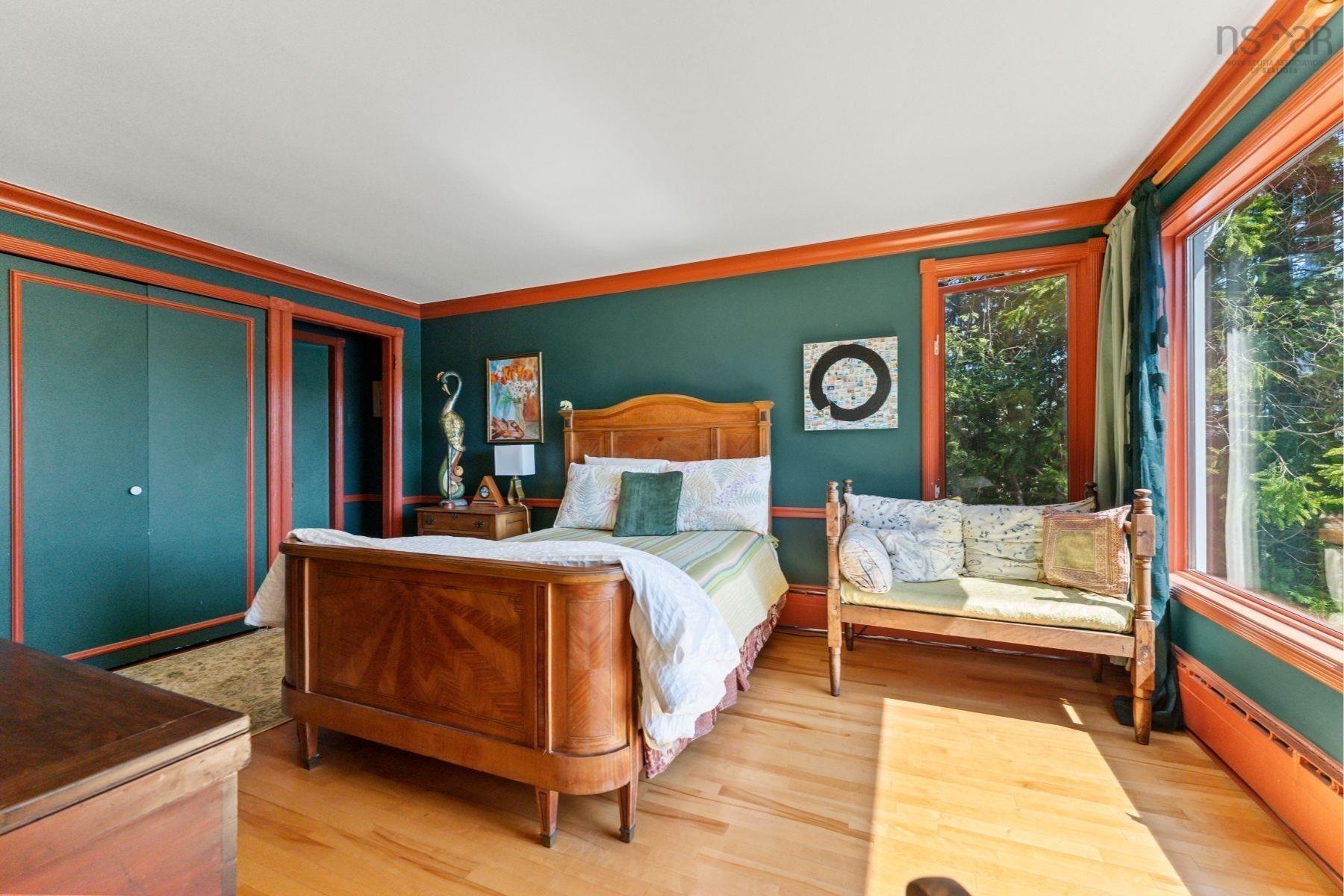 1126 Rockcliffe Street photo #25