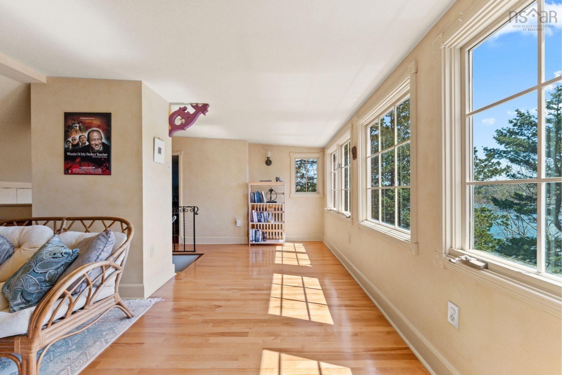 1126 Rockcliffe Street photo #29