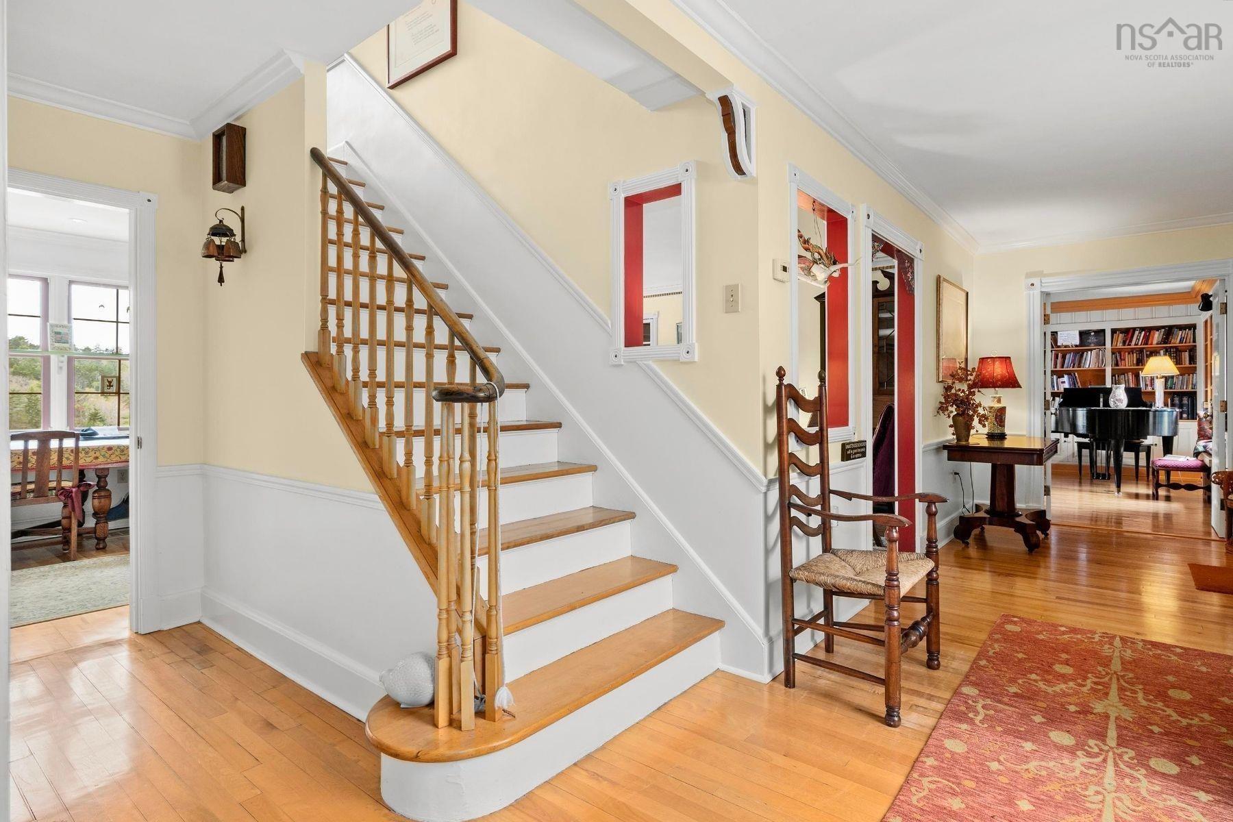1126 Rockcliffe Street photo #7