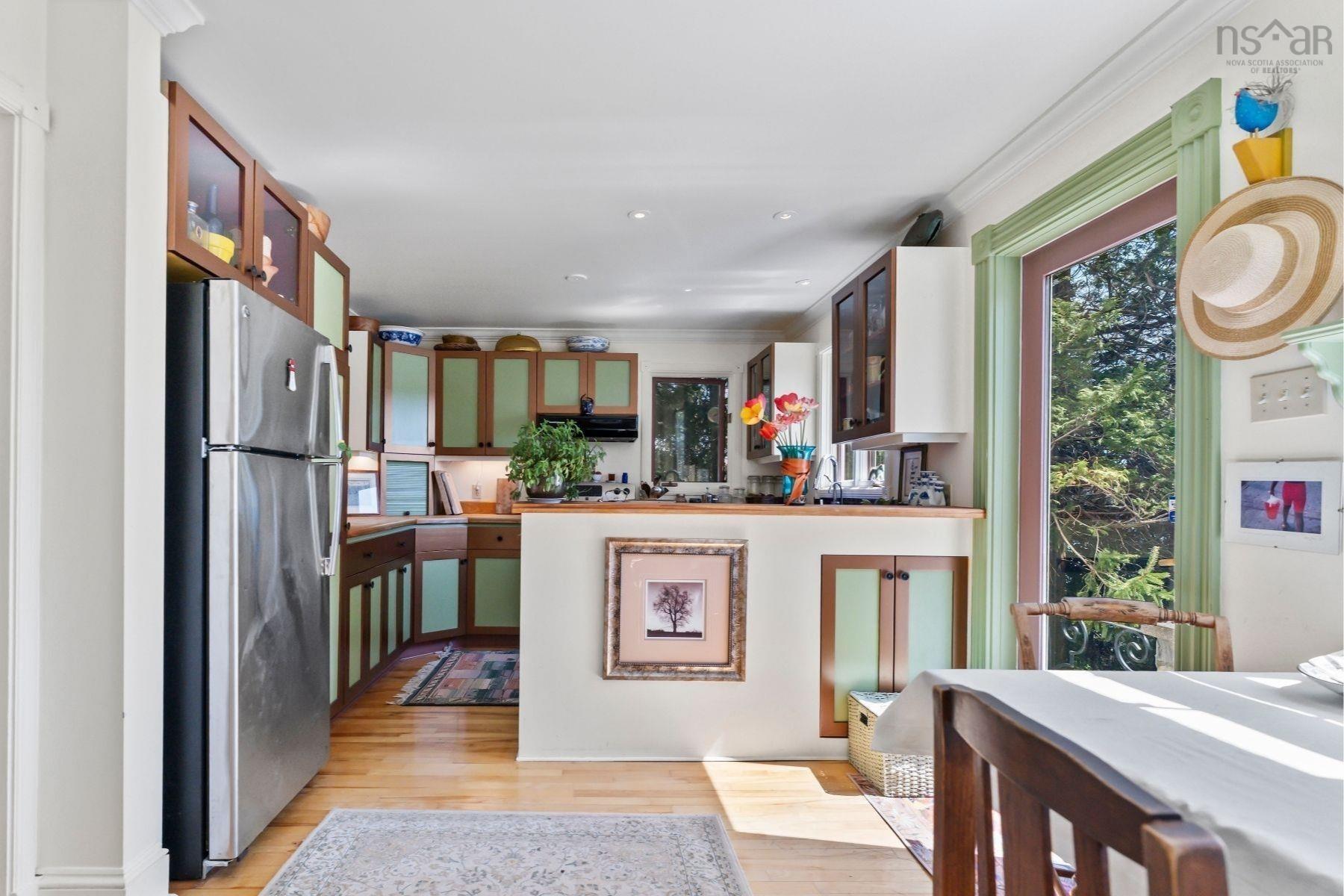 1126 Rockcliffe Street photo #10