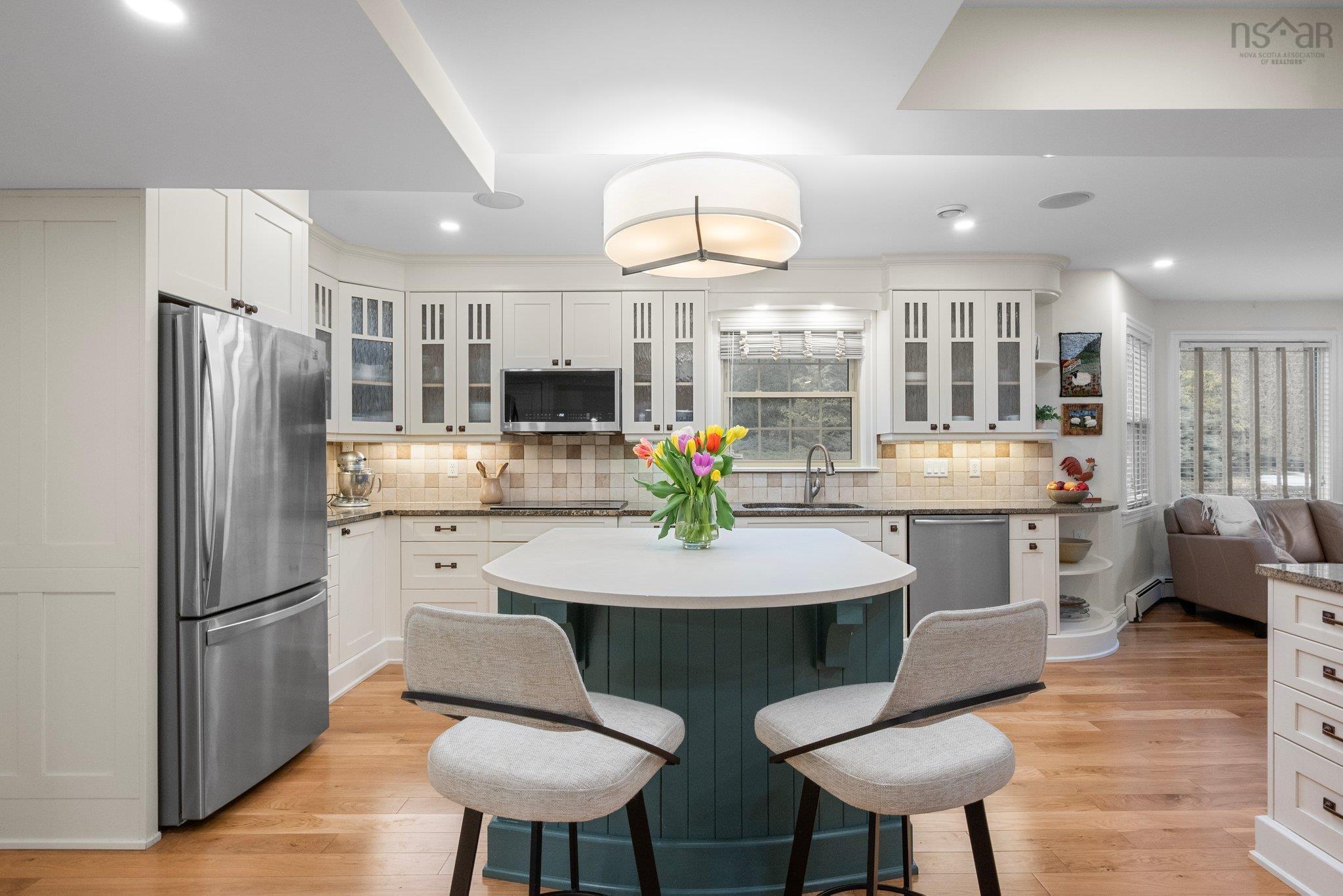 1111 Rockcliffe Street photo #11