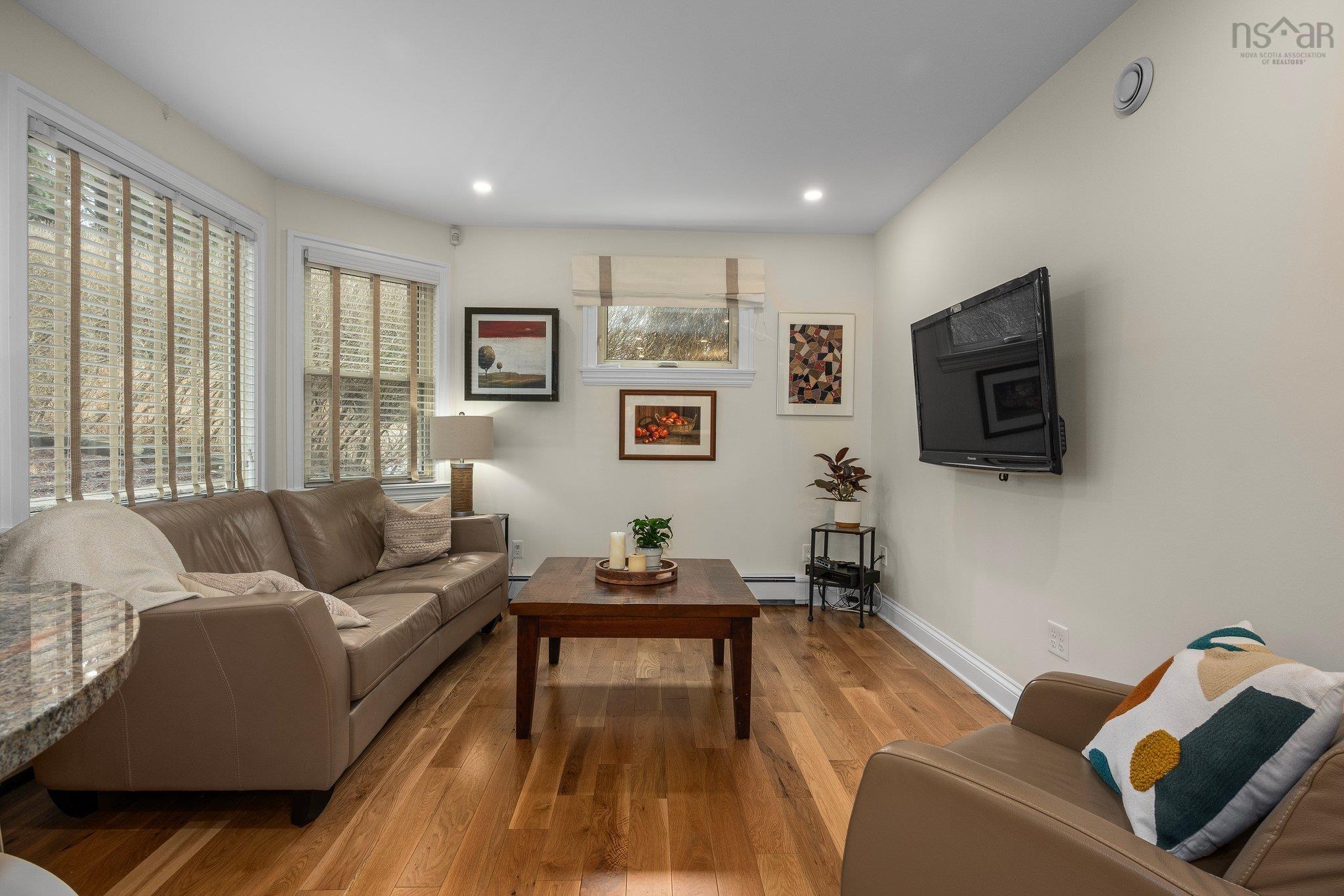 1111 Rockcliffe Street photo #16